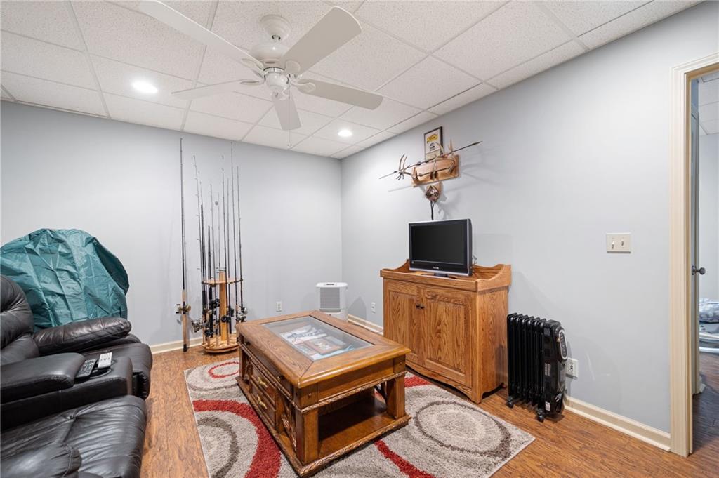 325 Harris Loop