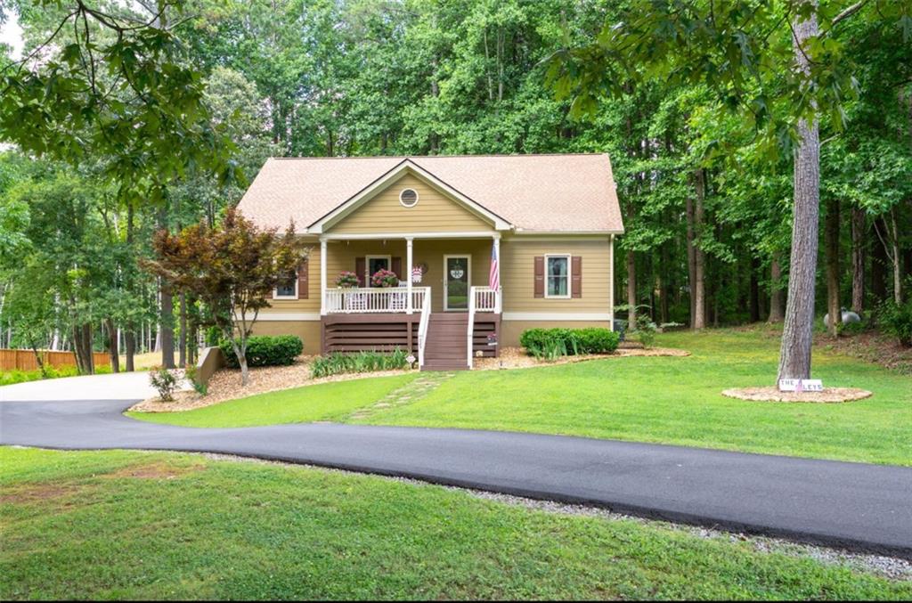 325 Harris Loop