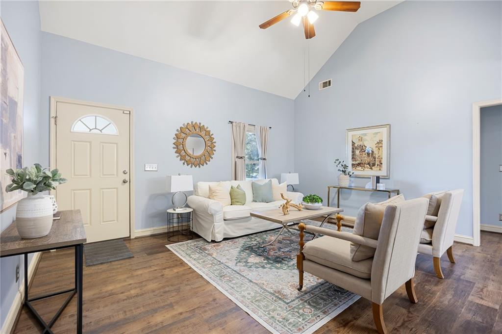 325 Harris Loop
