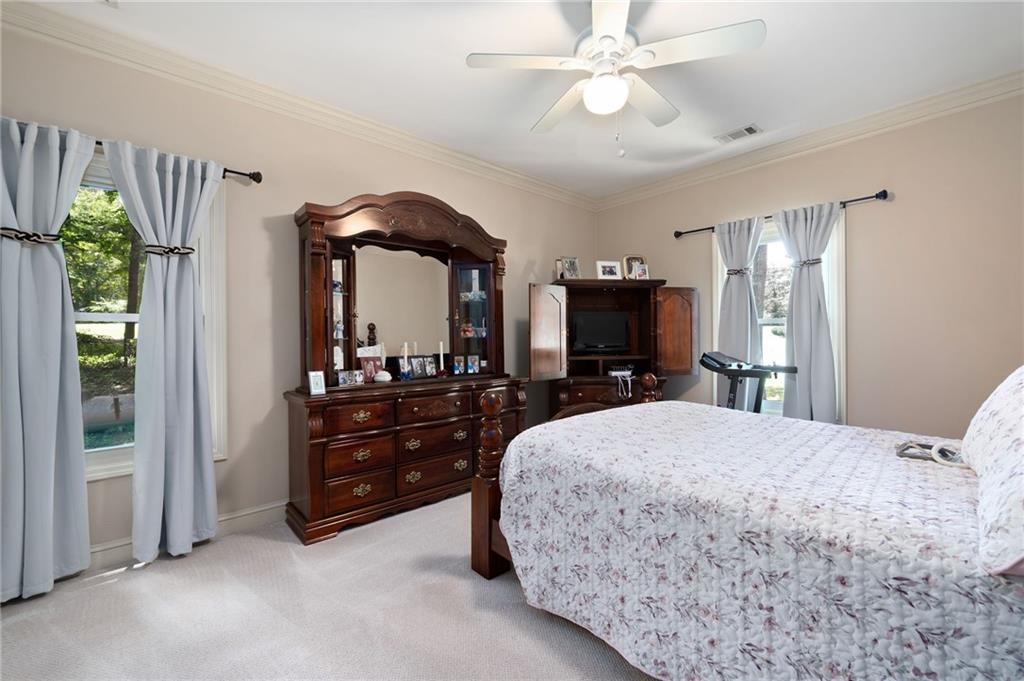 325 Harris Loop