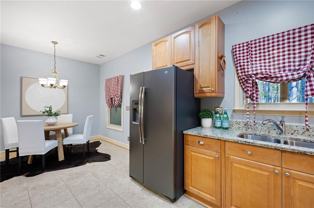 325 Harris Loop