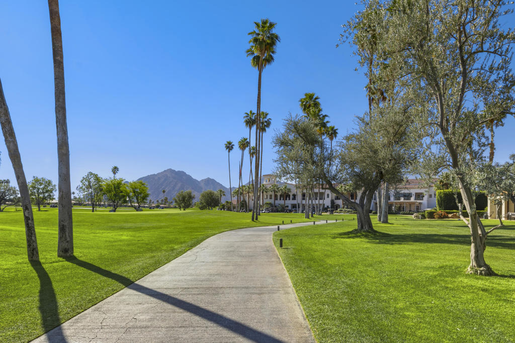 49460 Avenida Club La Quinta