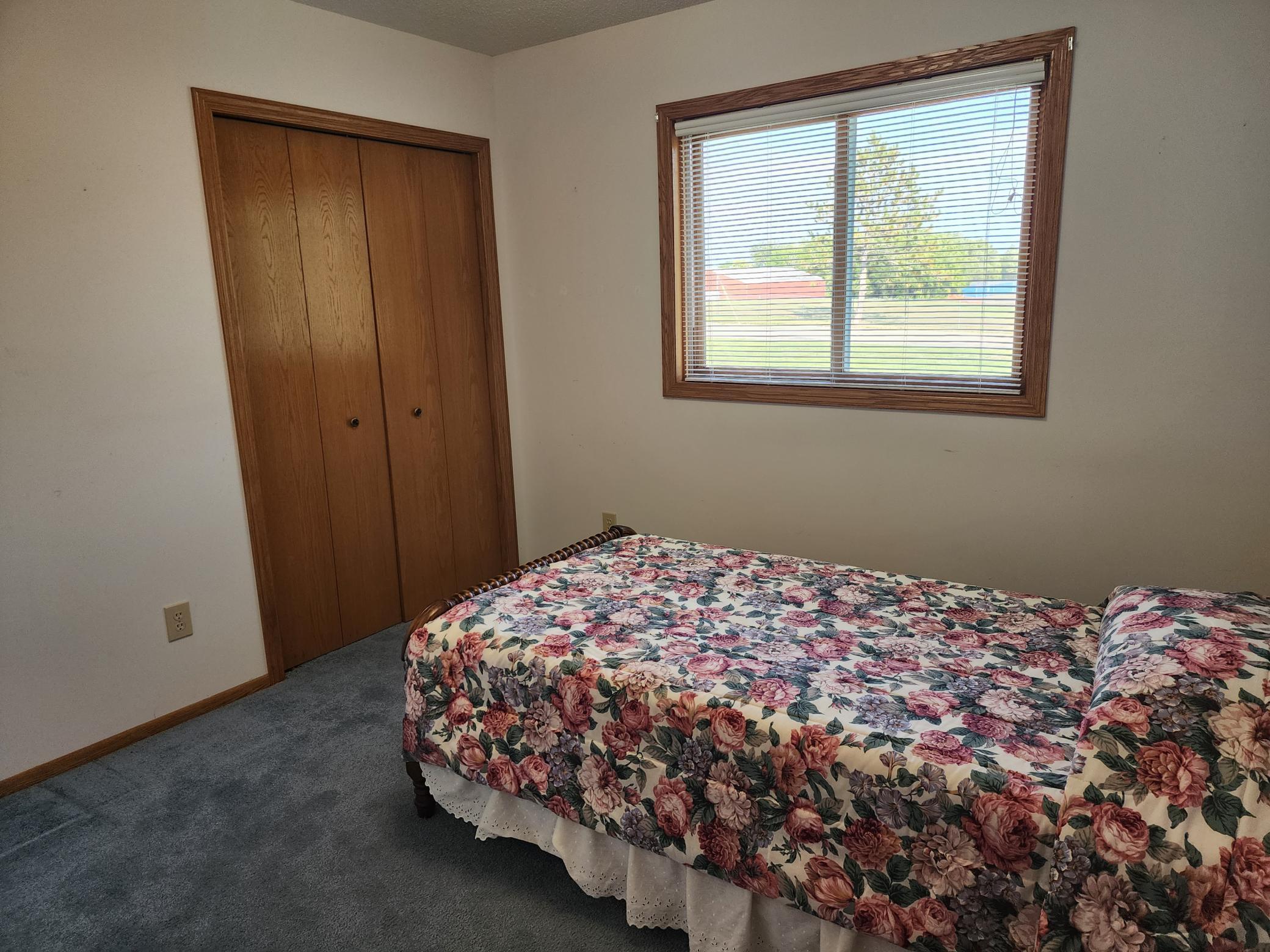 401 Knollcrest Avenue