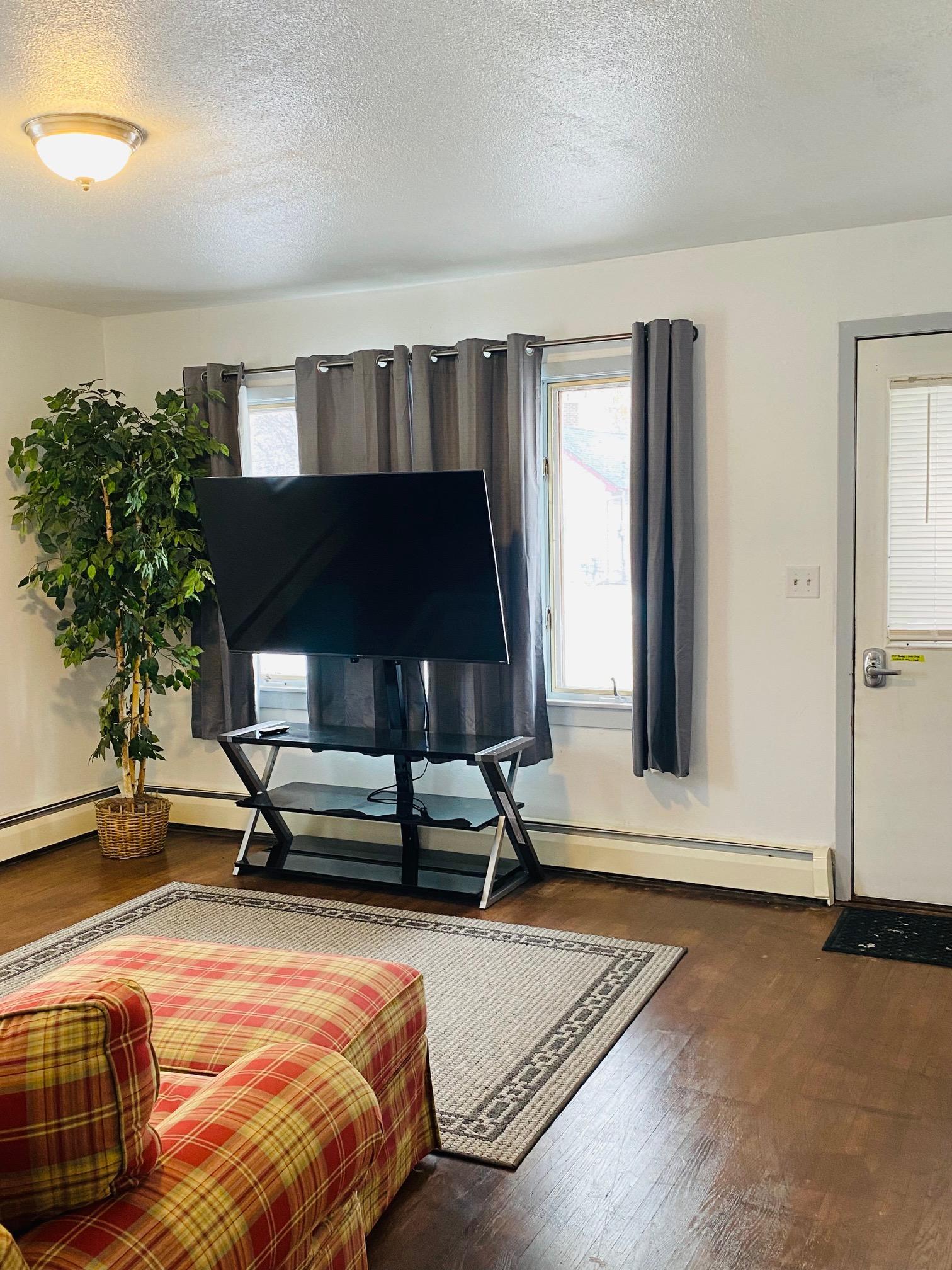 407 W Garfield Avenue