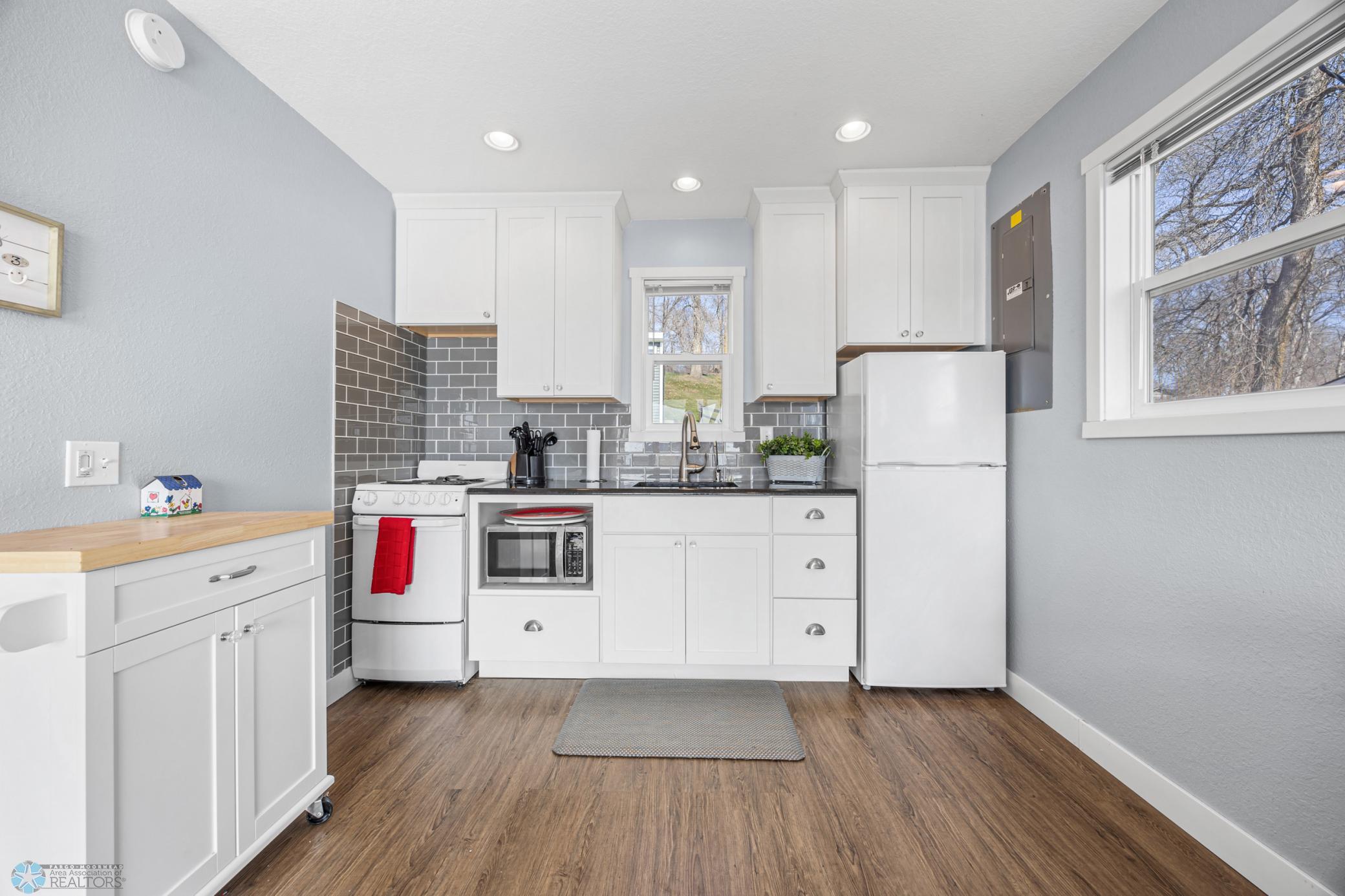 48300 Pike Beach Road