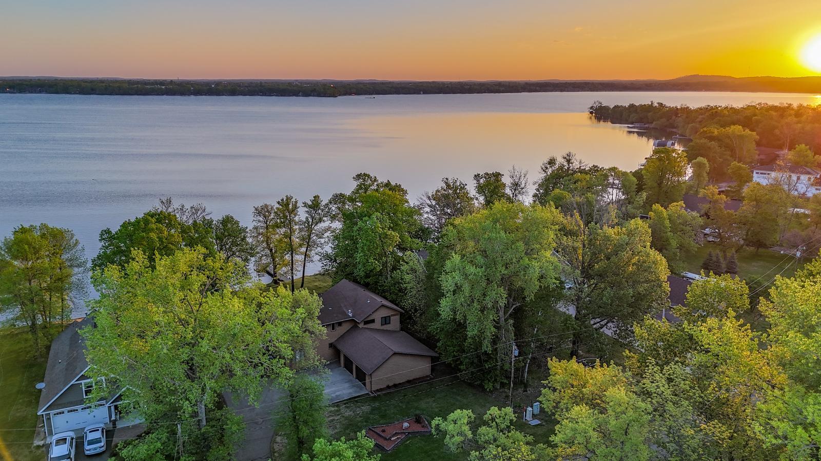 570 Shorewood Drive