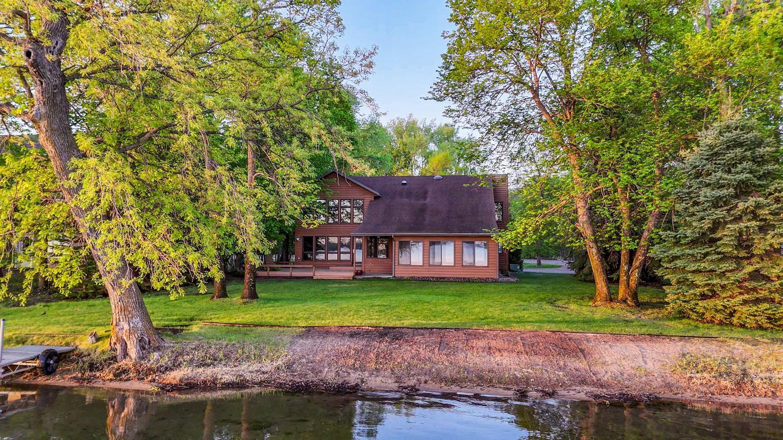 570 Shorewood Drive