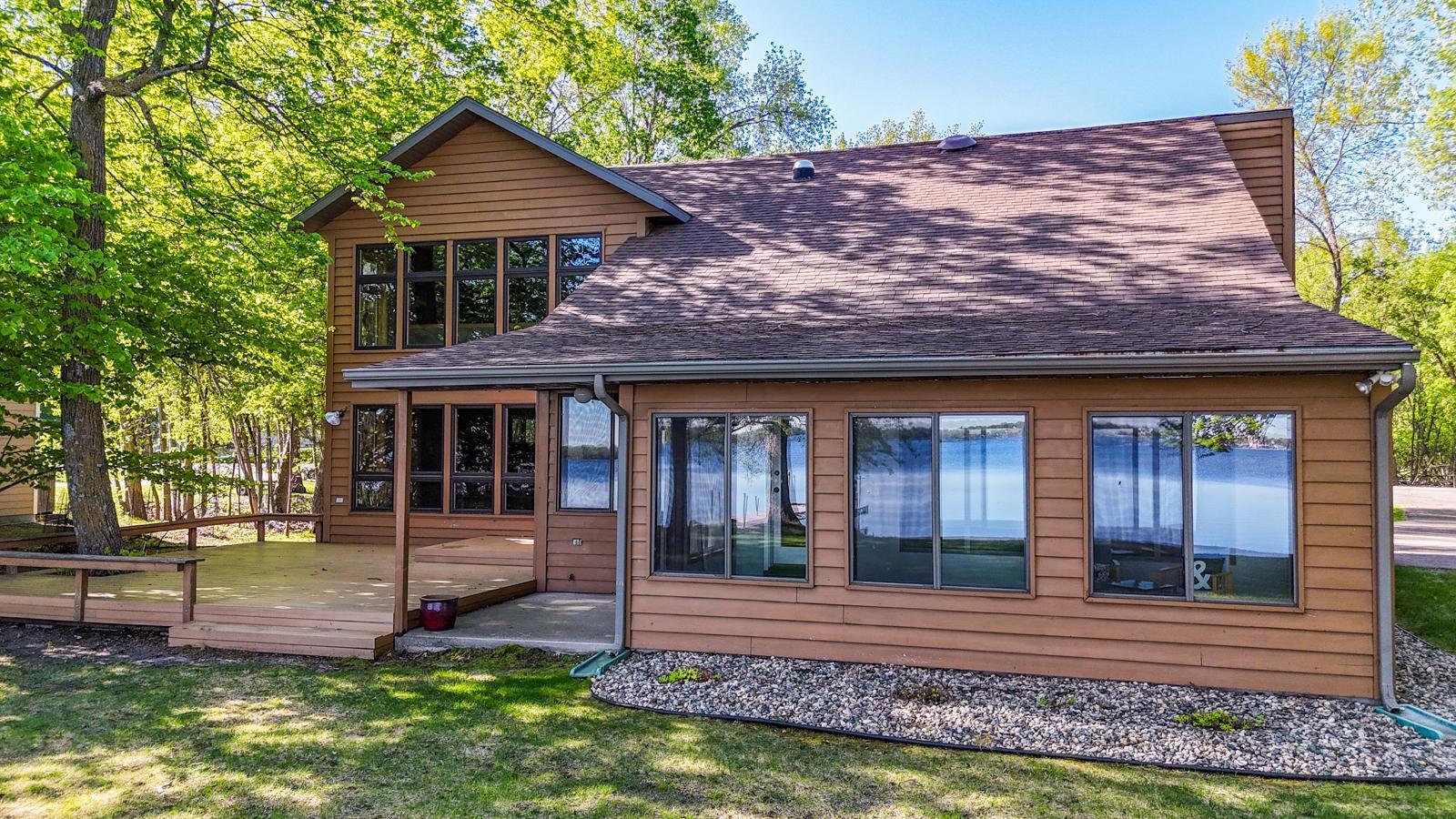 570 Shorewood Drive