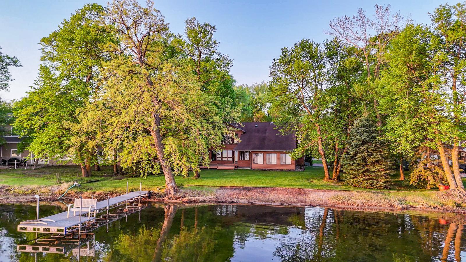 570 Shorewood Drive