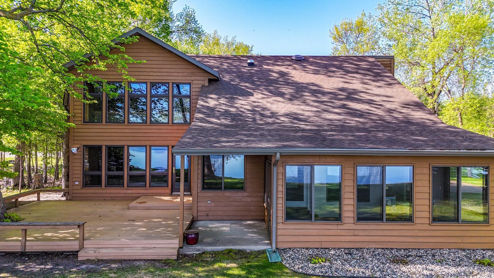 570 Shorewood Drive