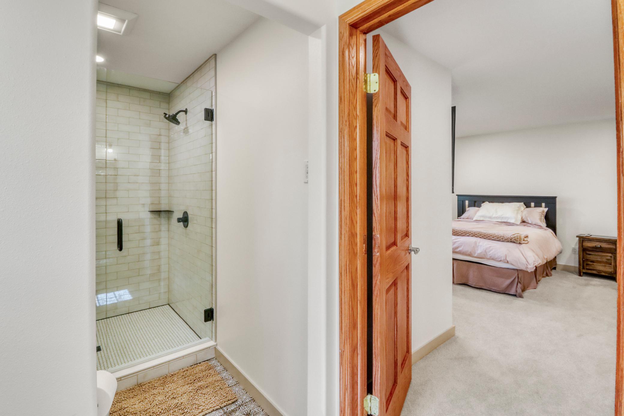 1044 Villa Lane