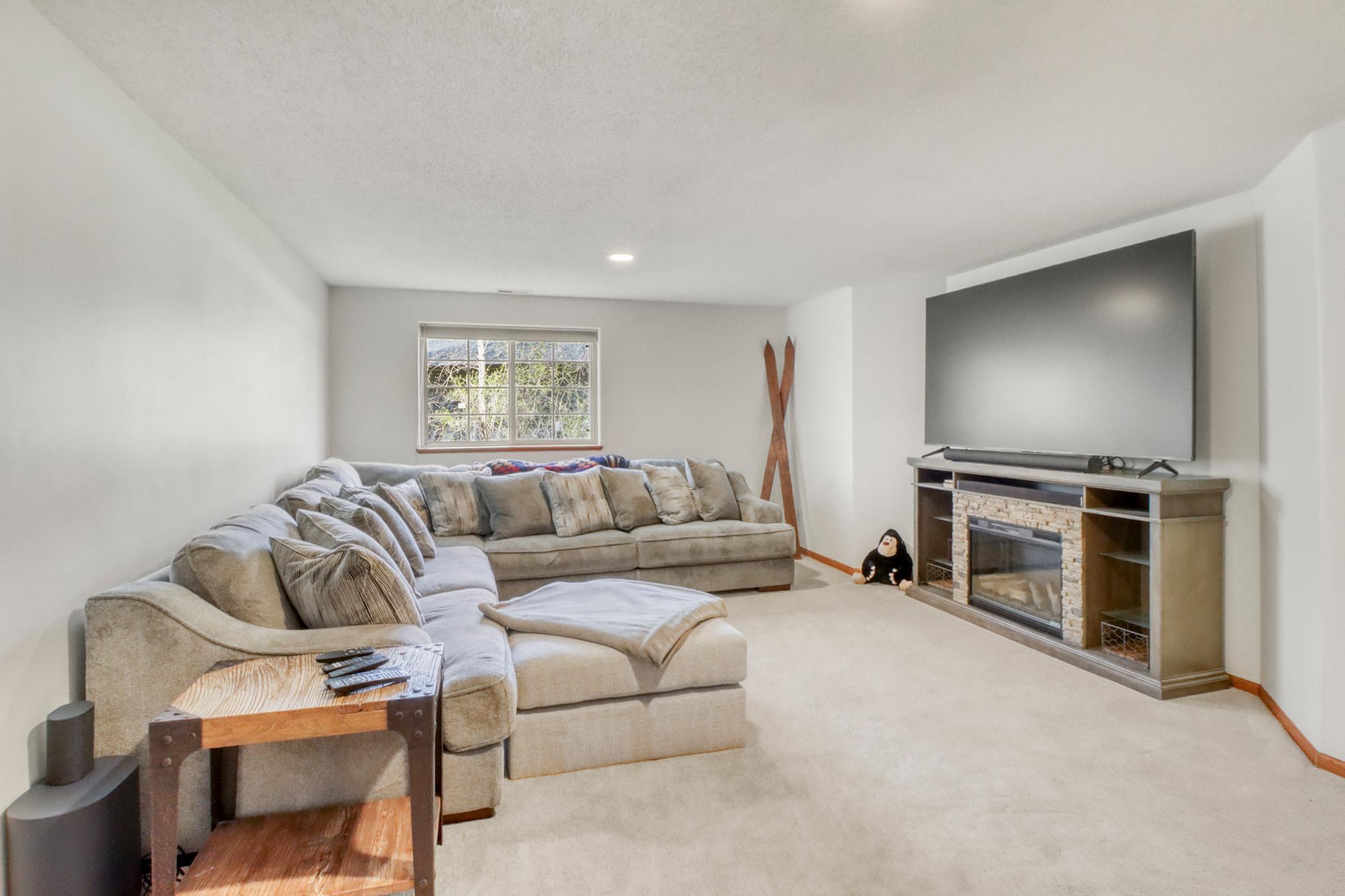 1044 Villa Lane