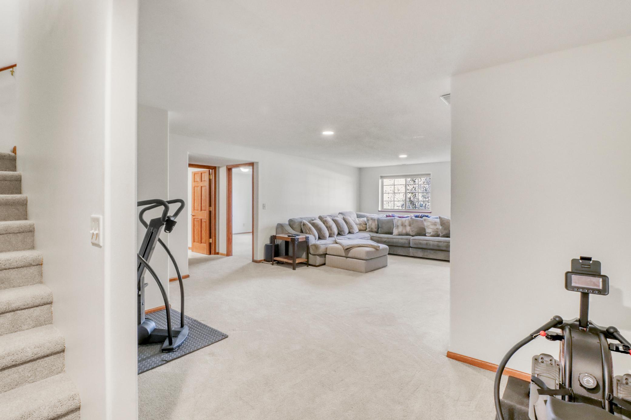 1044 Villa Lane