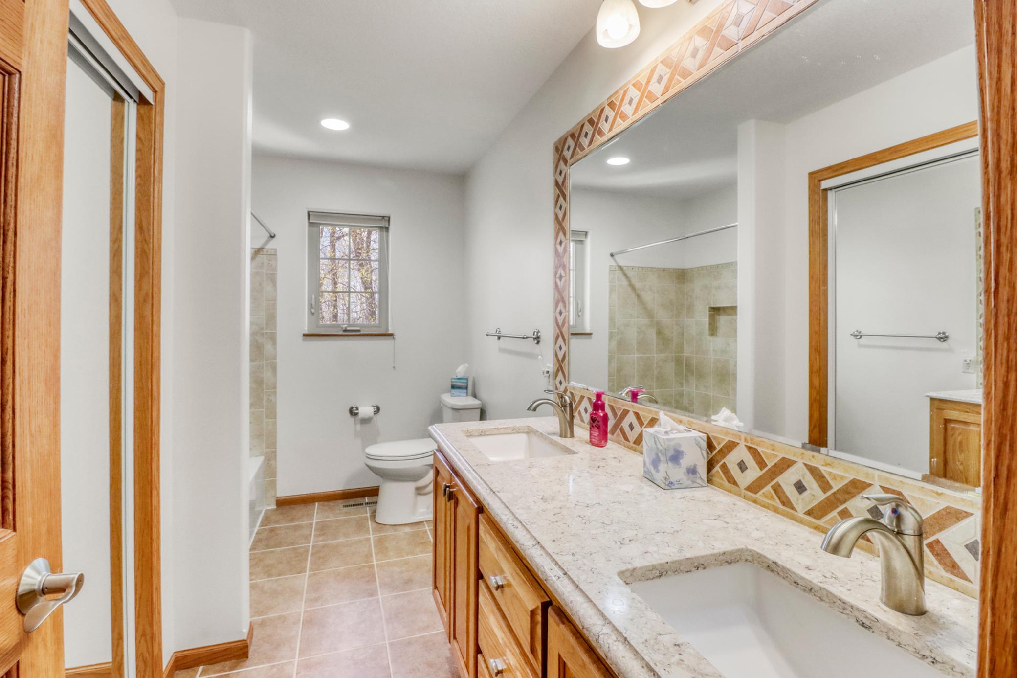1044 Villa Lane
