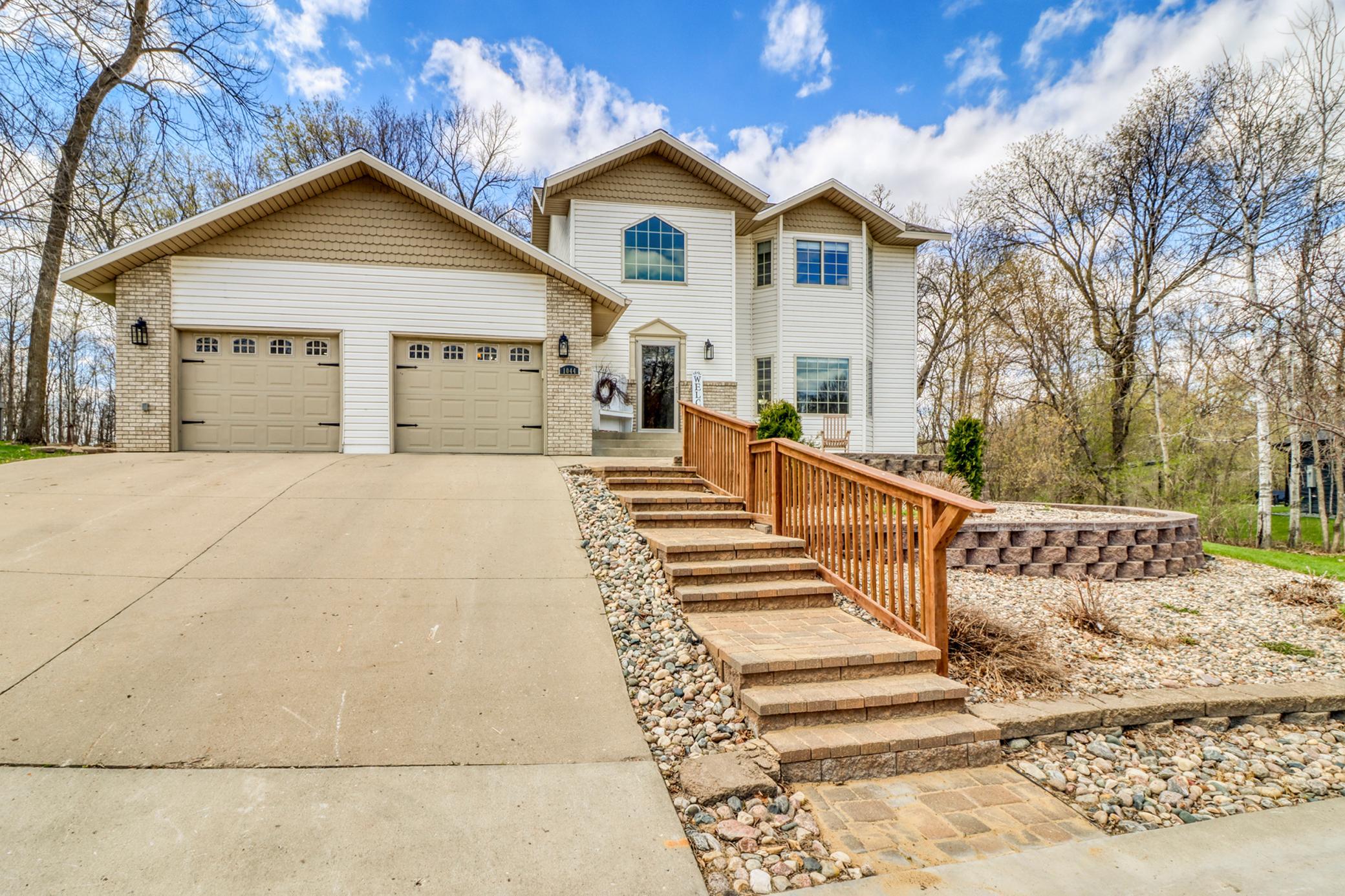 1044 Villa Lane