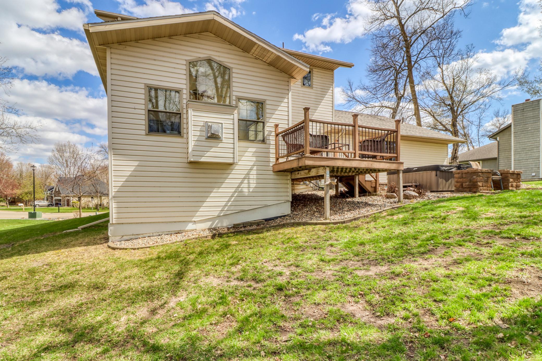 1044 Villa Lane