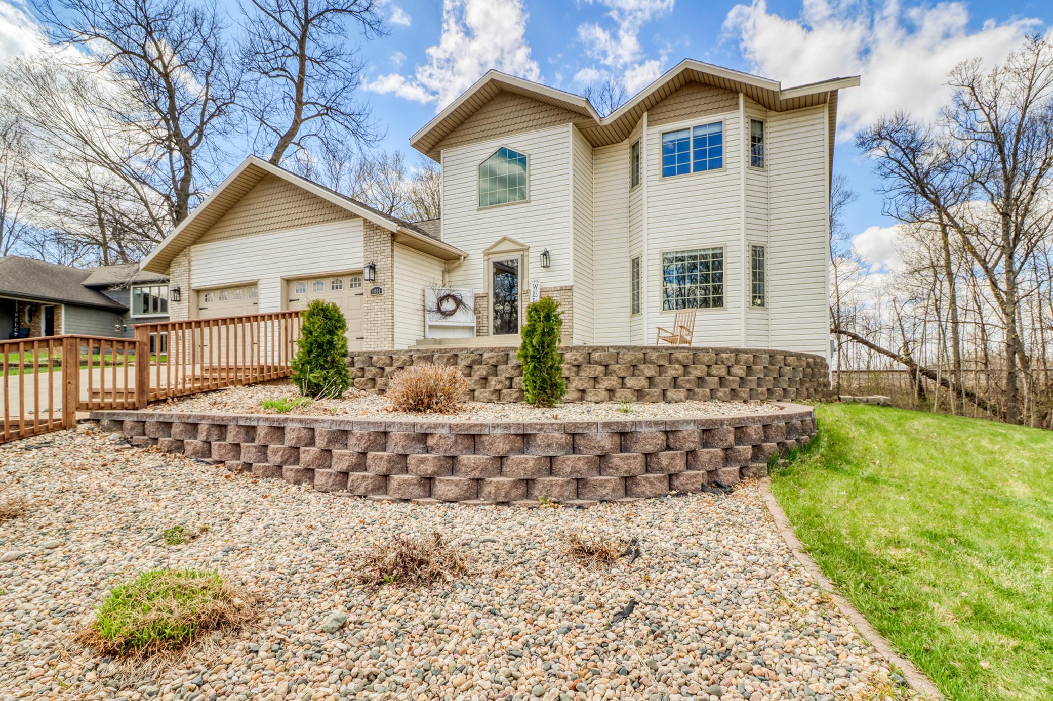 1044 Villa Lane