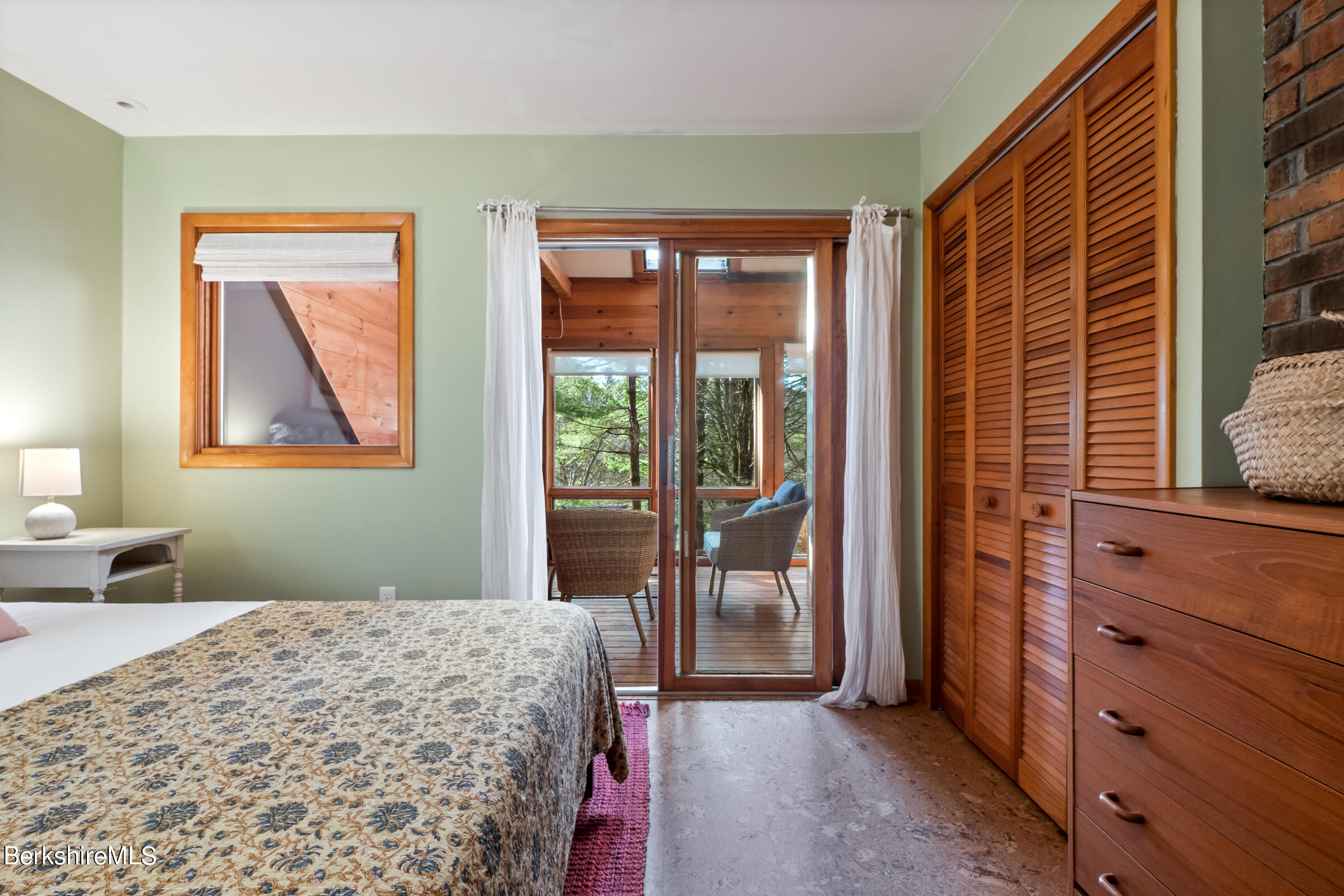 11 Pine Knoll Rd