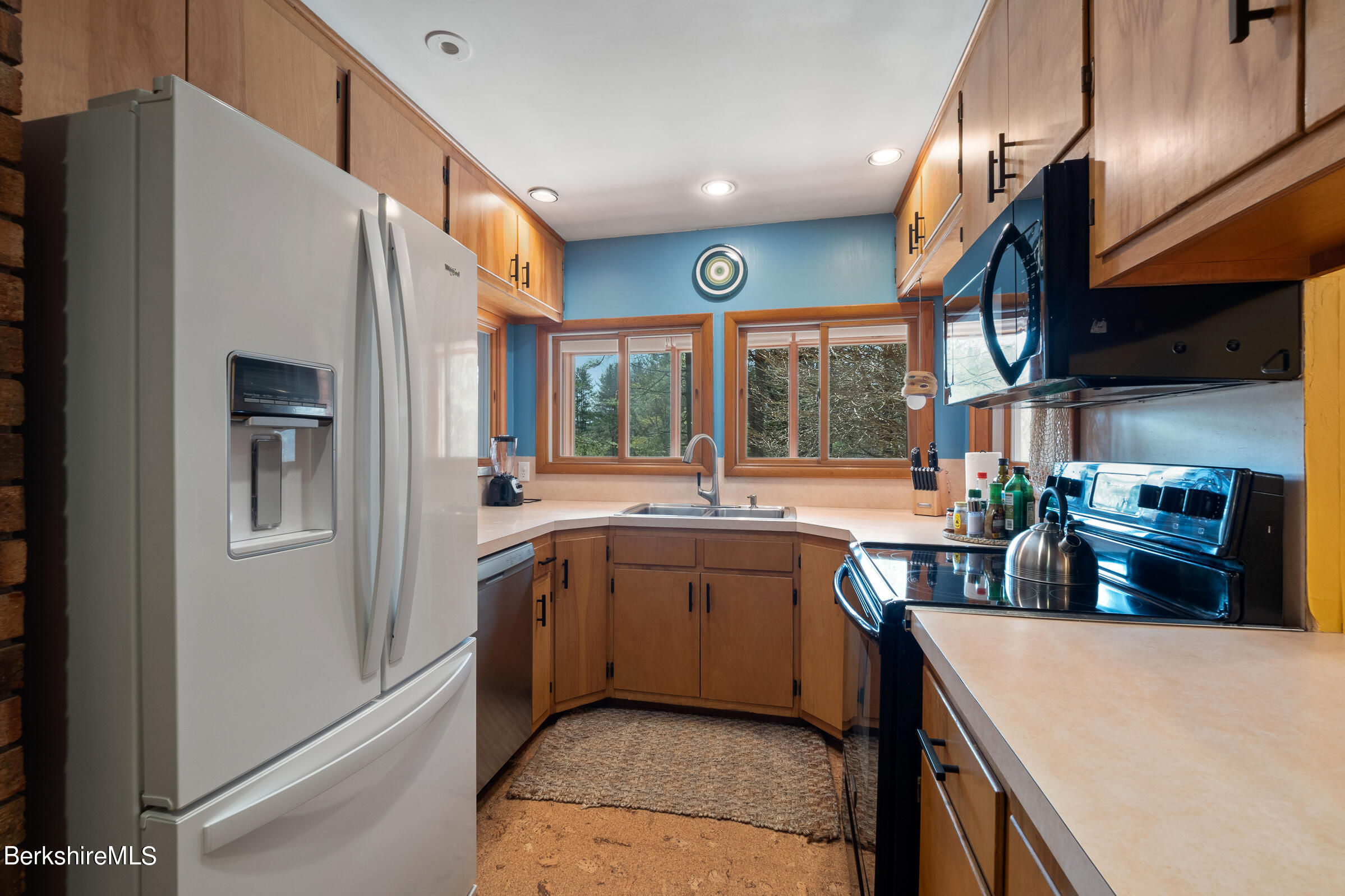 11 Pine Knoll Rd
