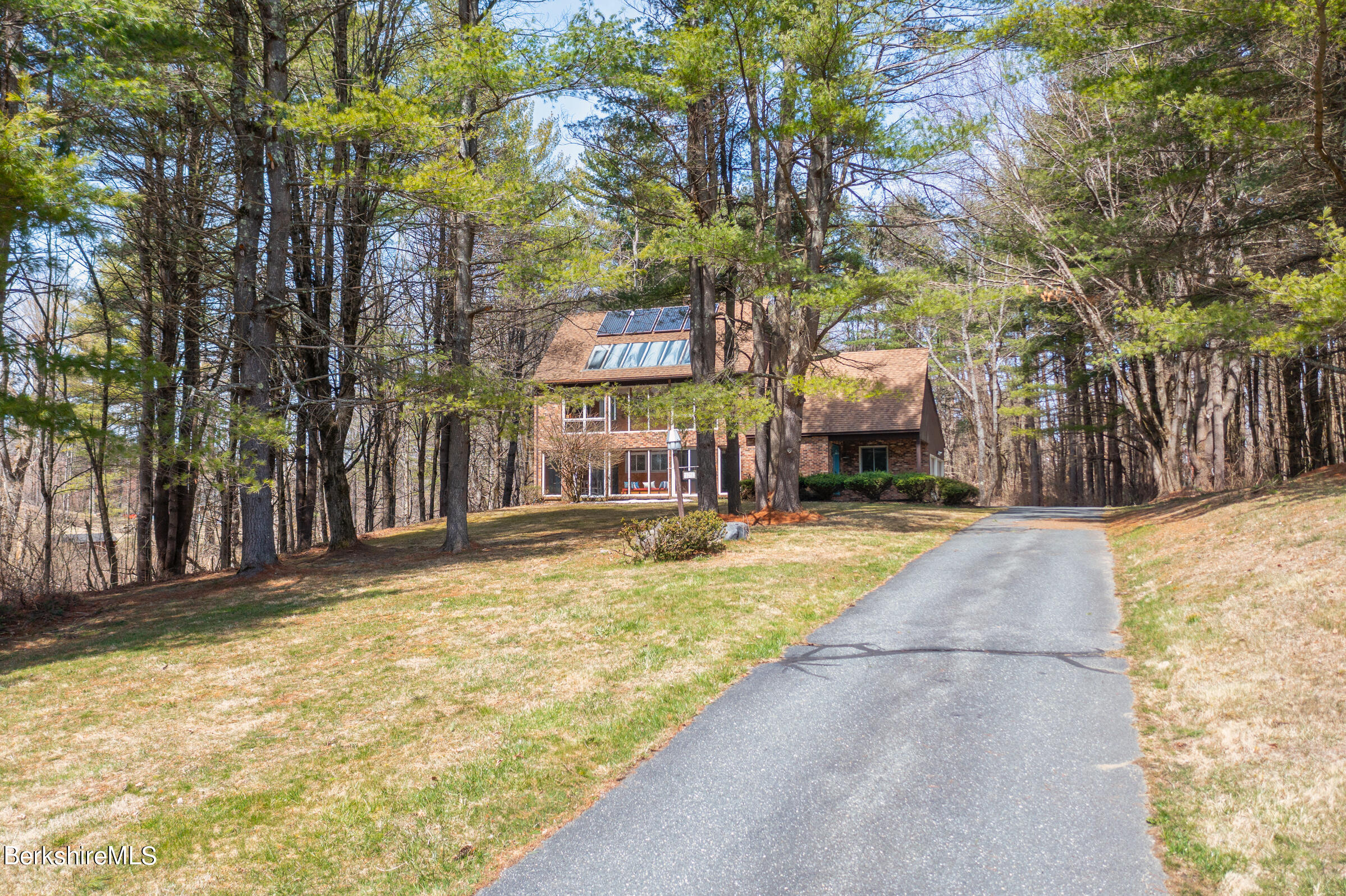 11 Pine Knoll Rd