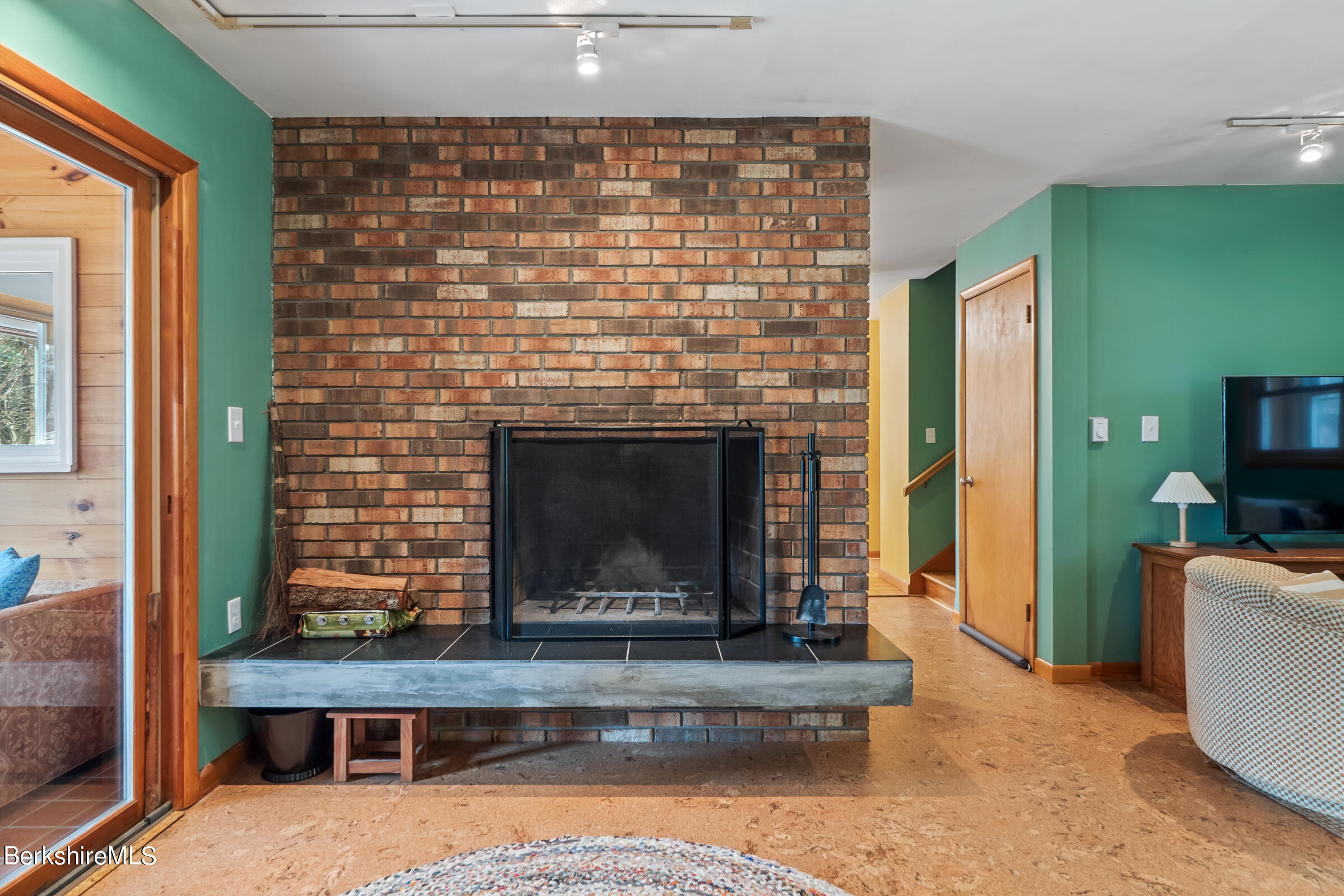 11 Pine Knoll Rd