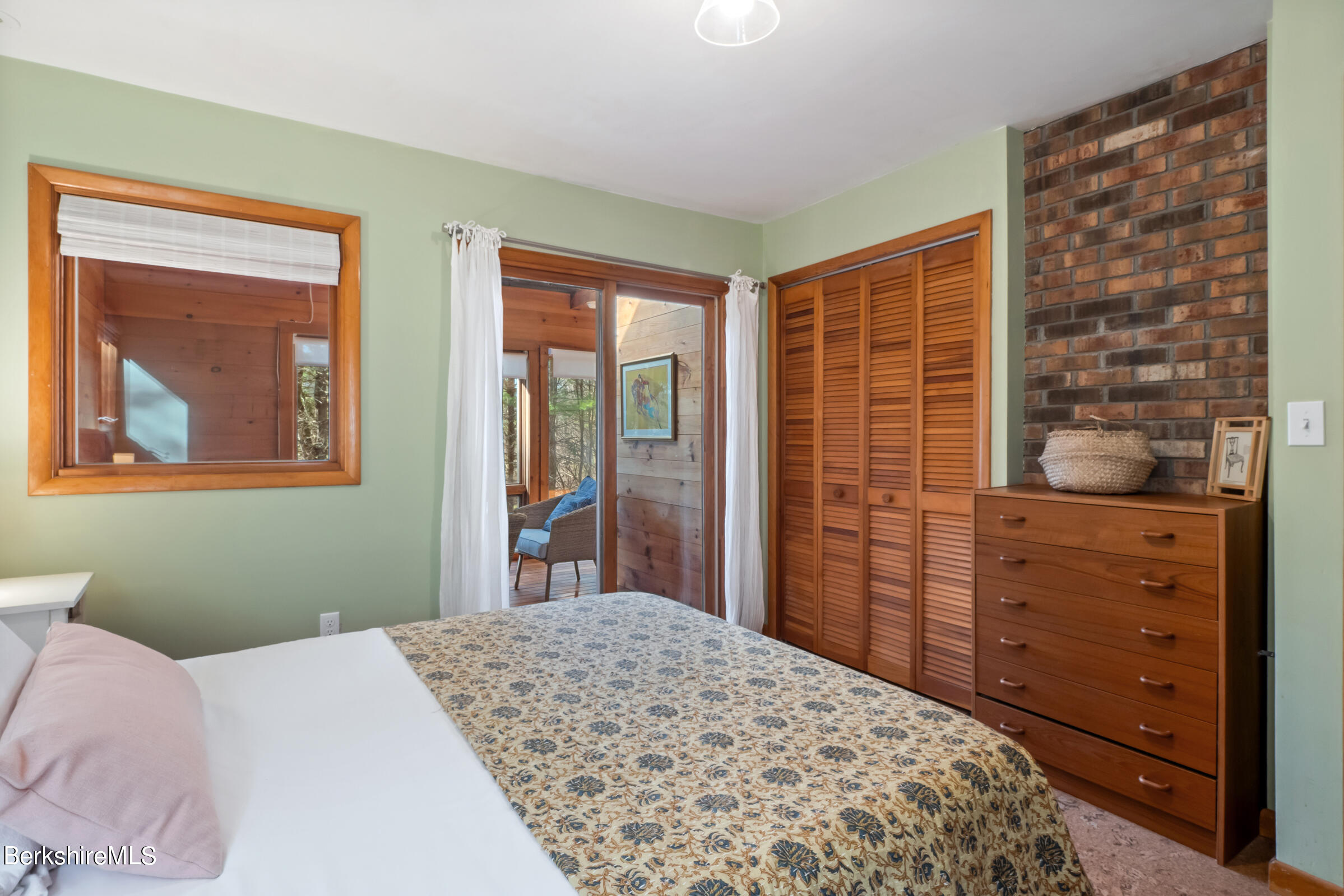 11 Pine Knoll Rd