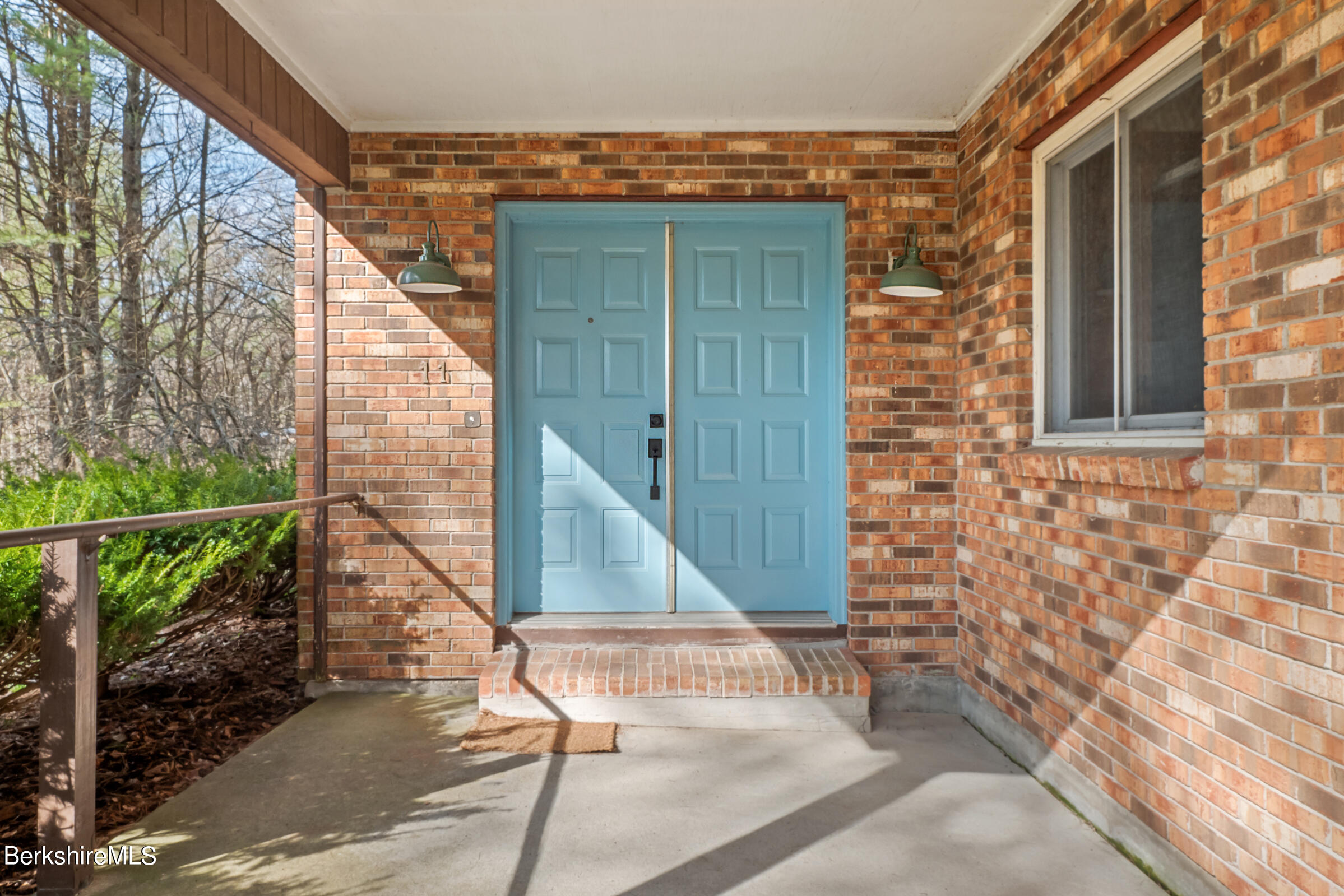 11 Pine Knoll Rd