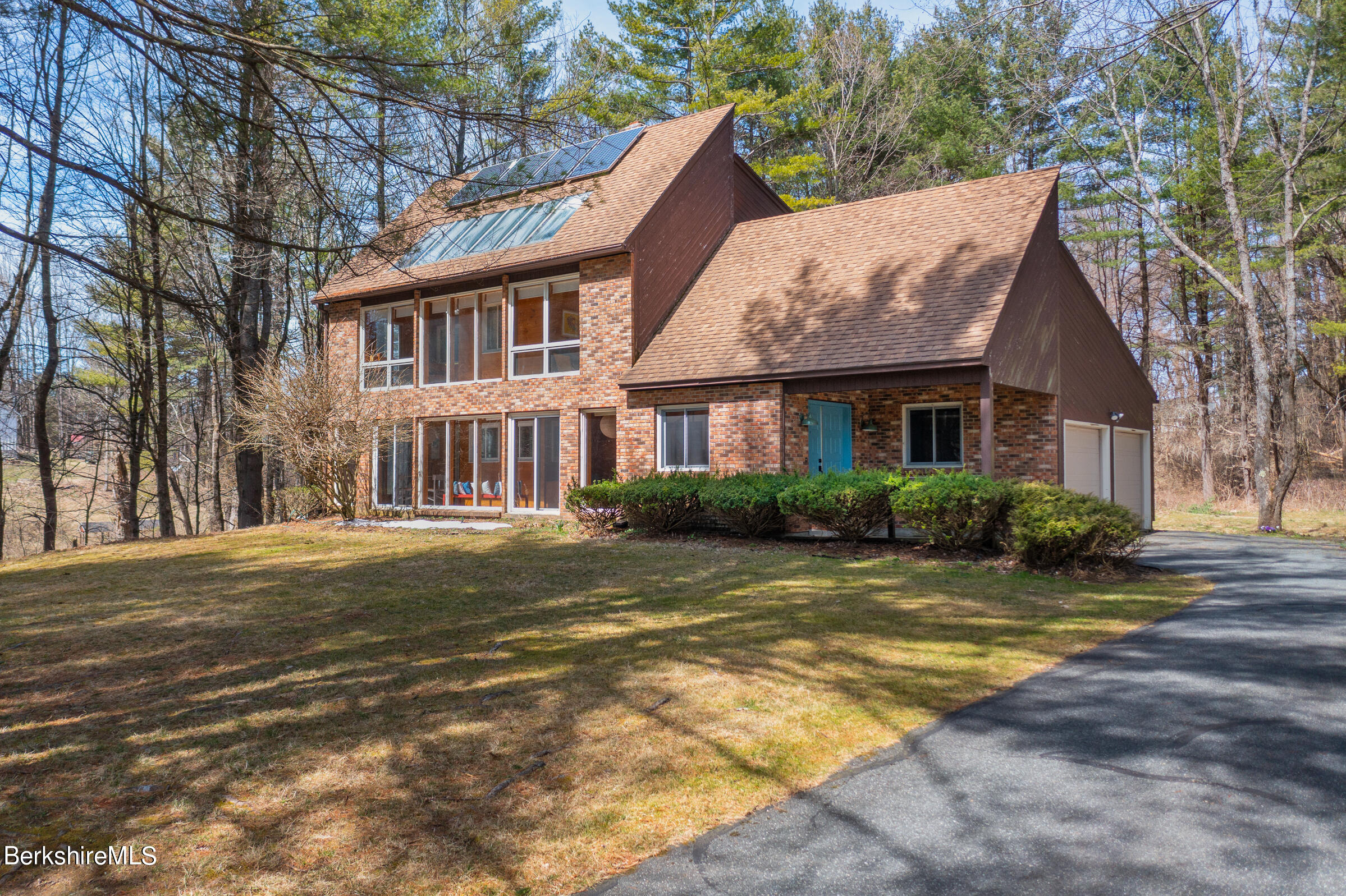 11 Pine Knoll Rd