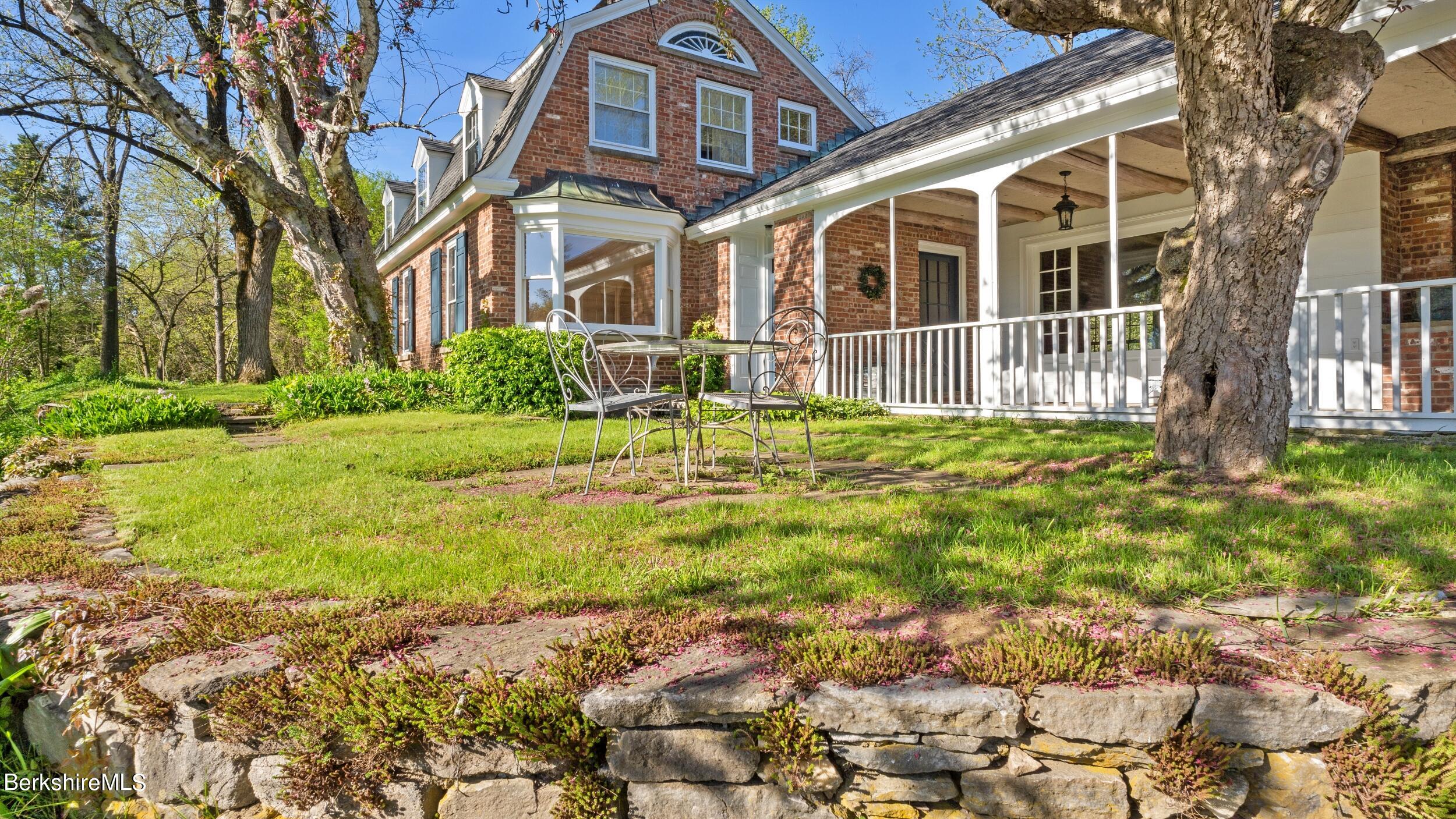 49 Bow Wow Rd