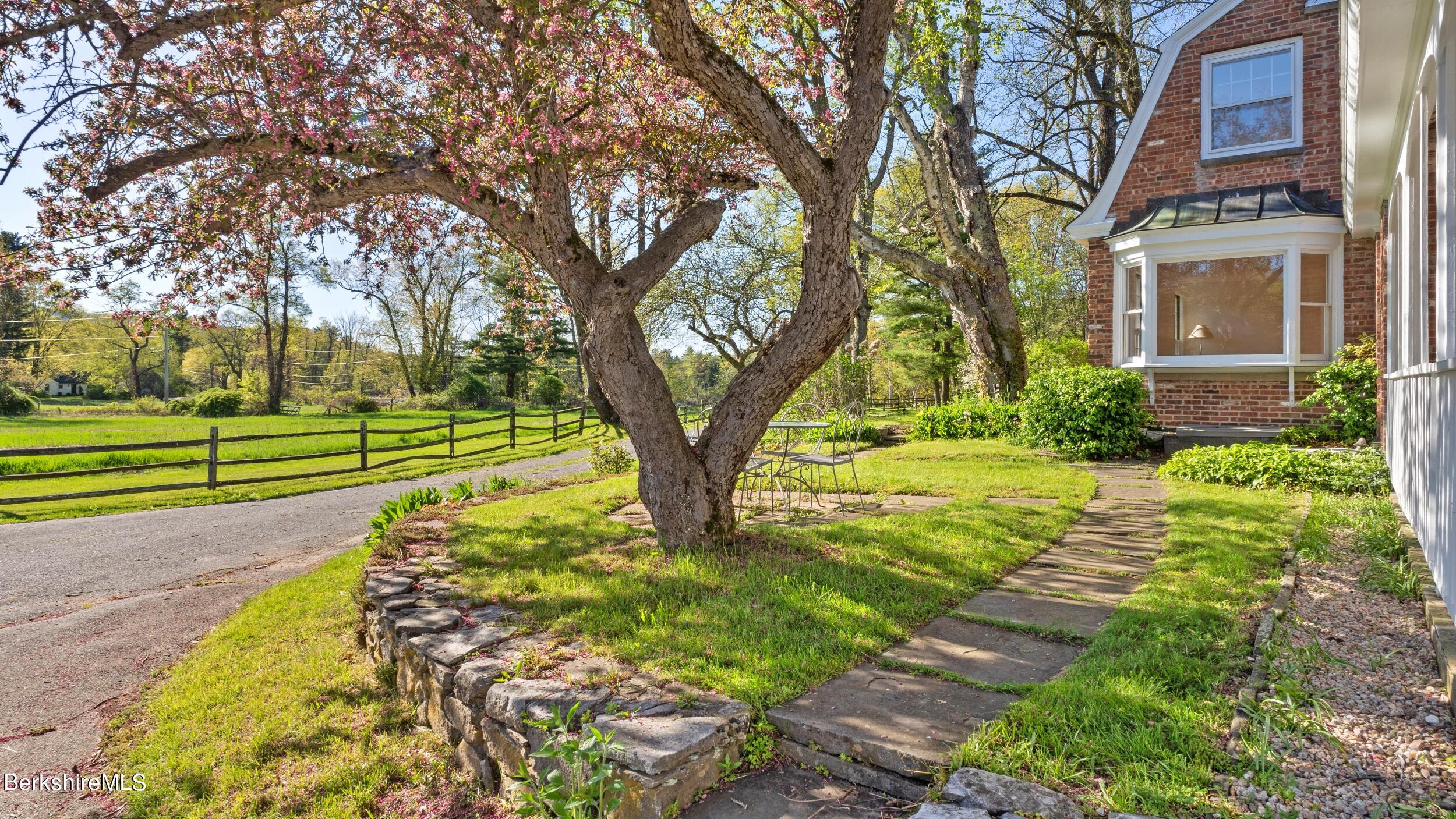 49 Bow Wow Rd