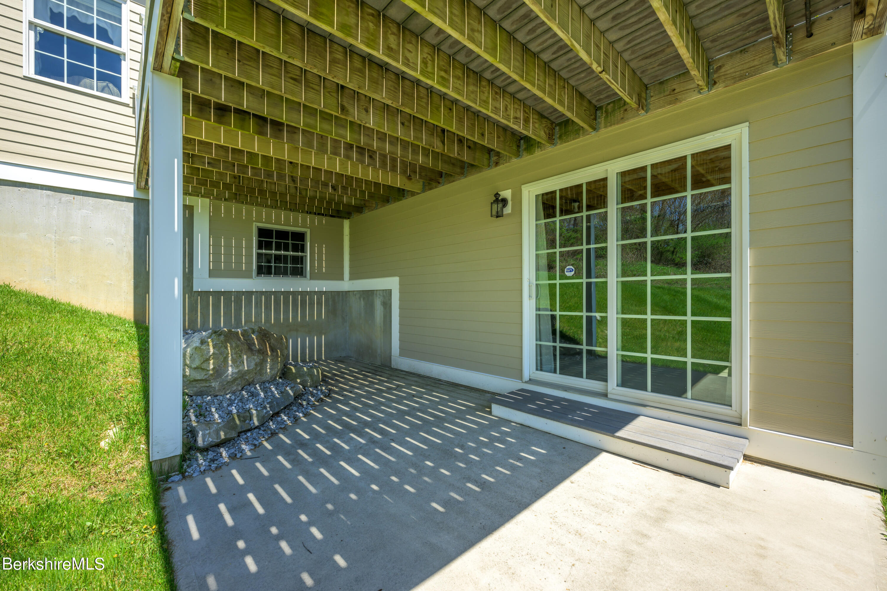 11 Cherry Hill Dr