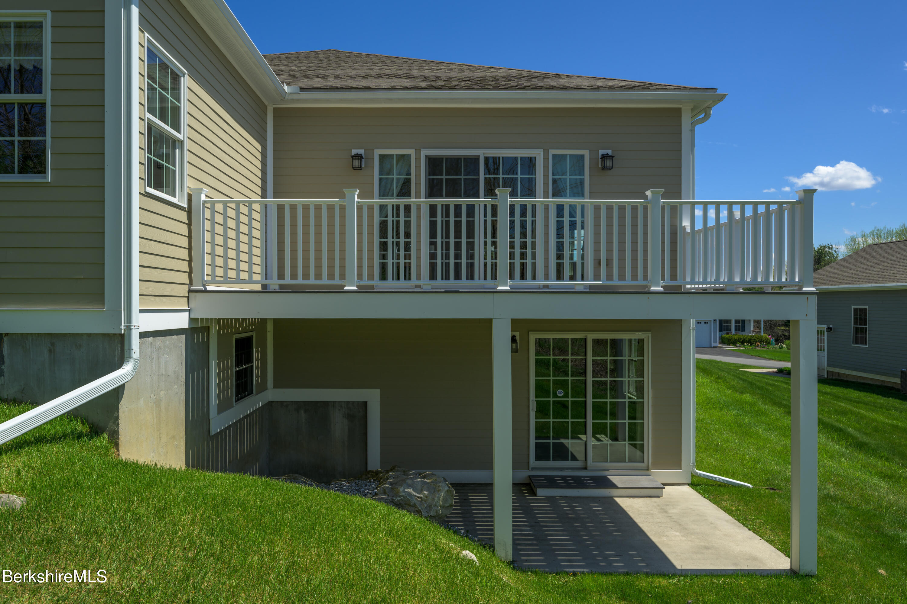 11 Cherry Hill Dr