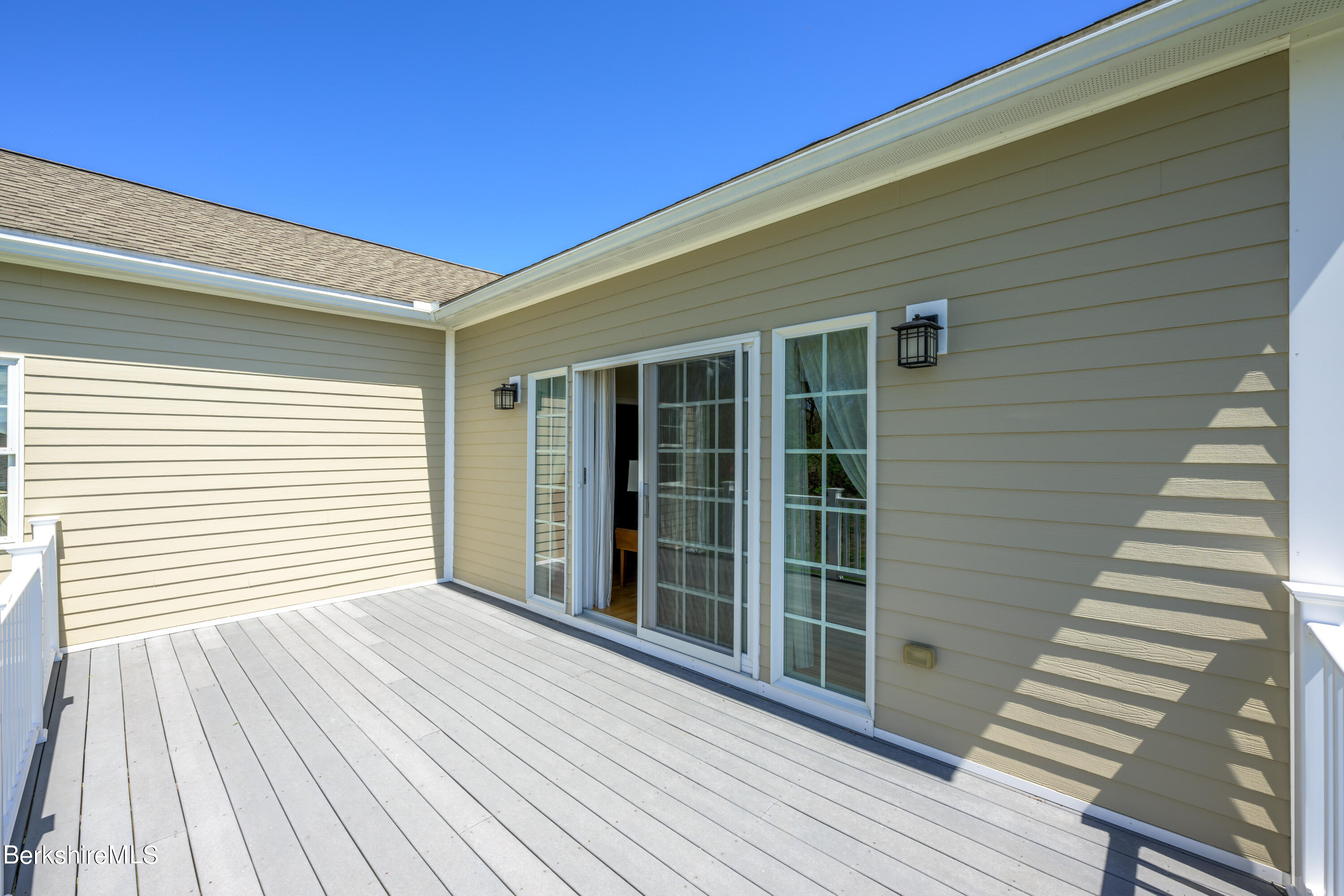 11 Cherry Hill Dr