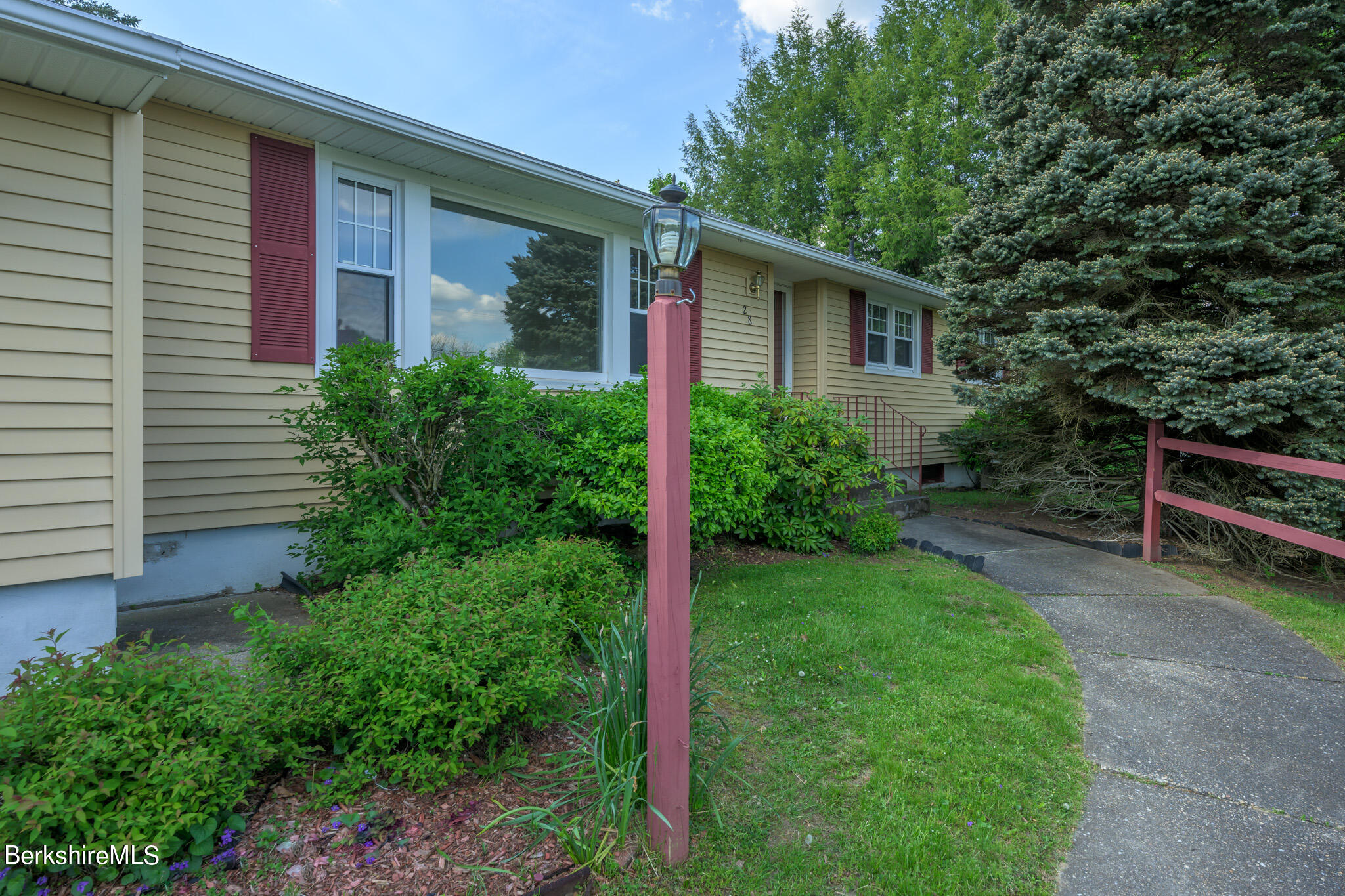 28 Darlene Ave