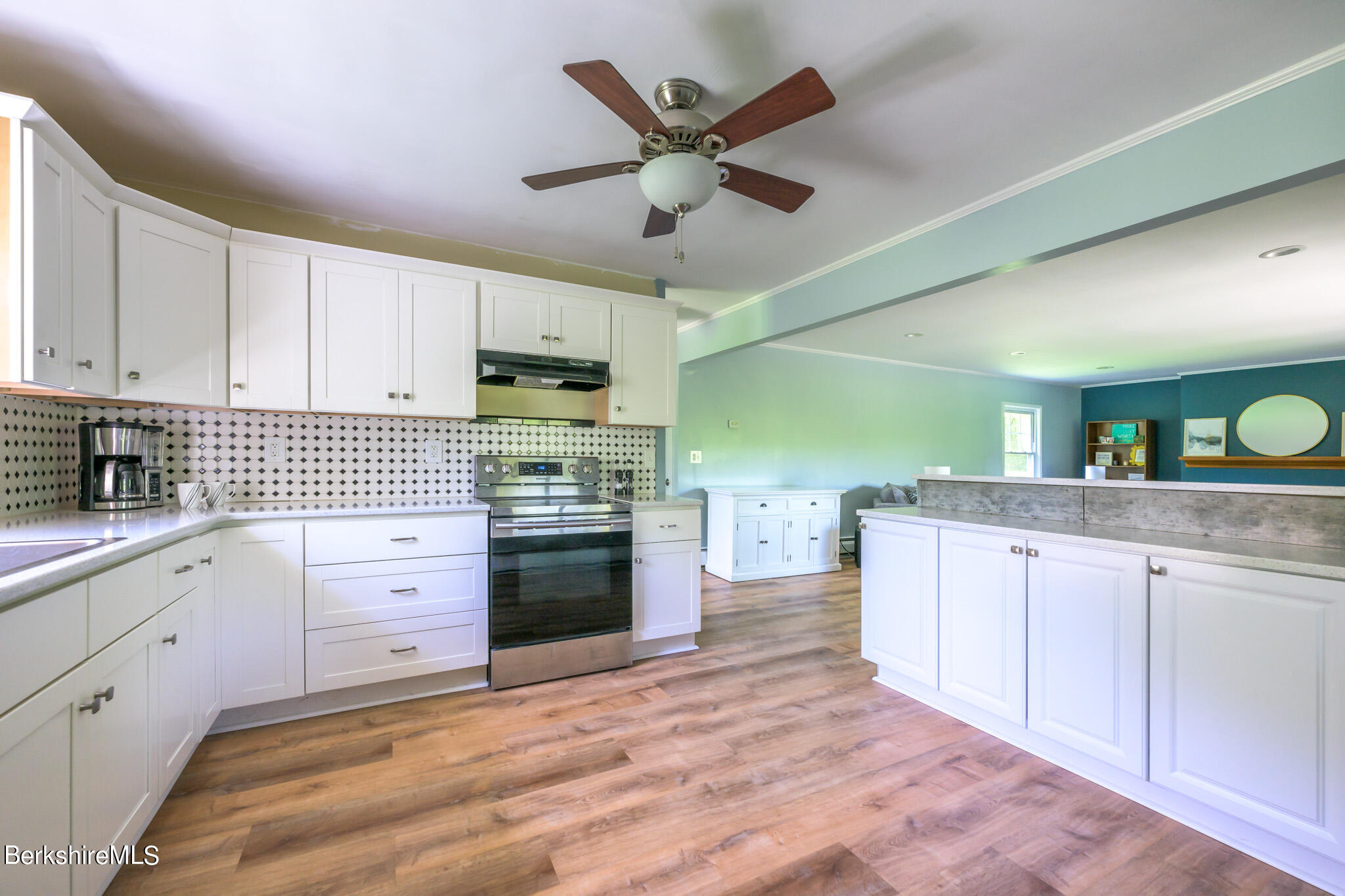 81 Riverview Dr