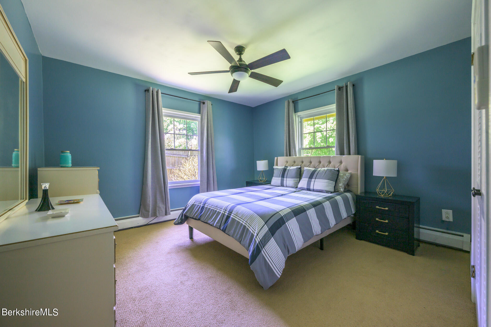 81 Riverview Dr