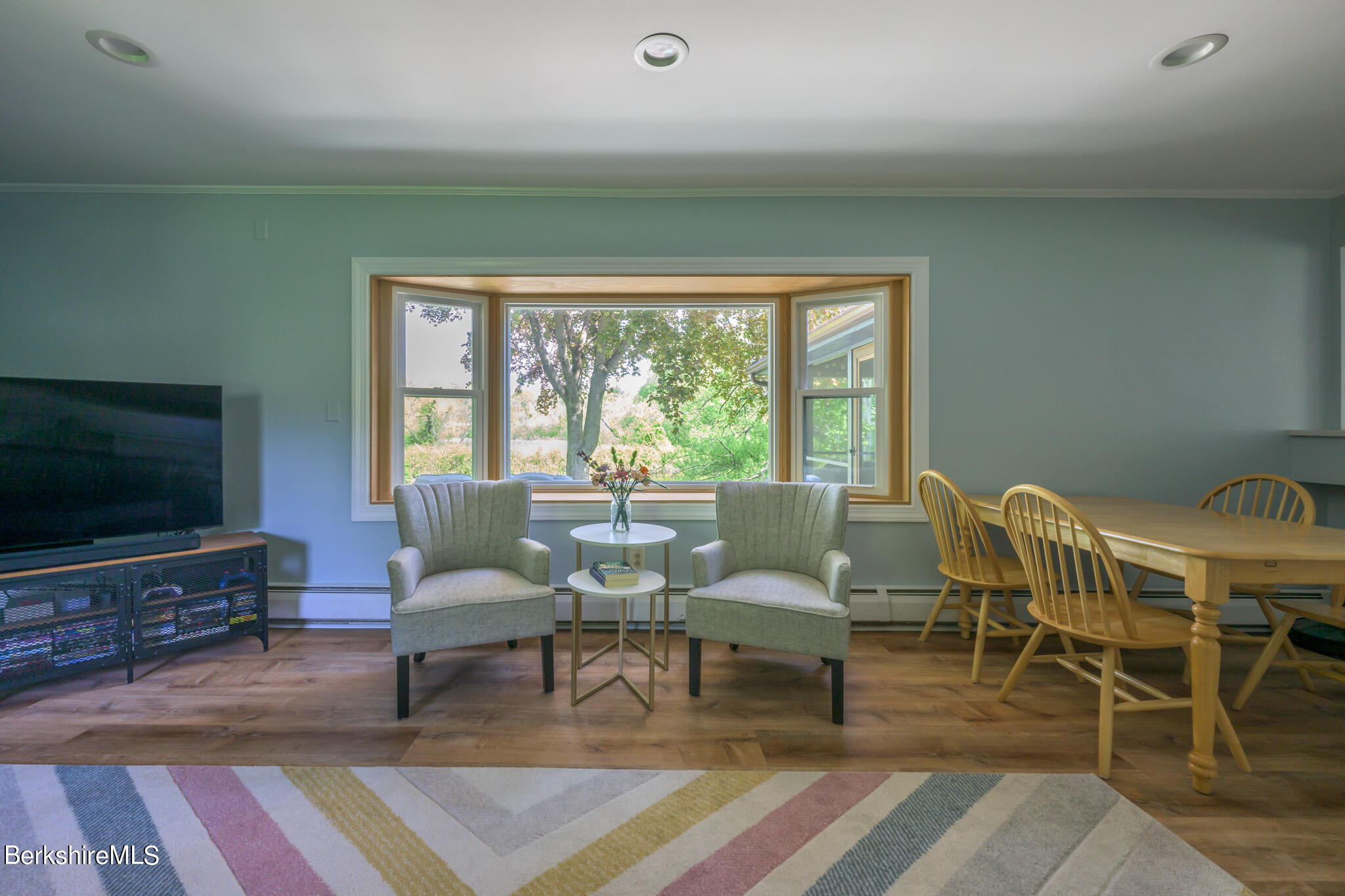 81 Riverview Dr