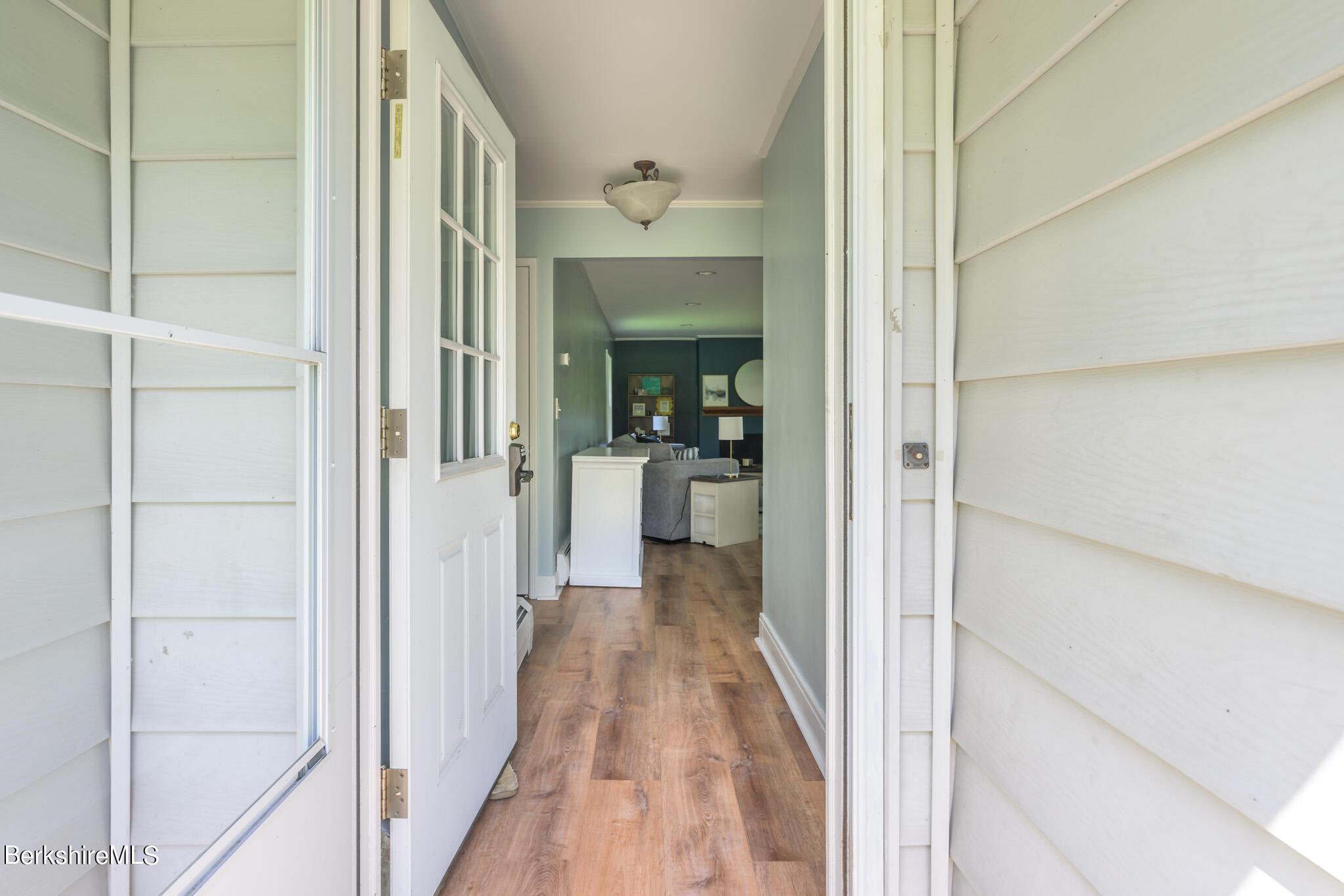 81 Riverview Dr