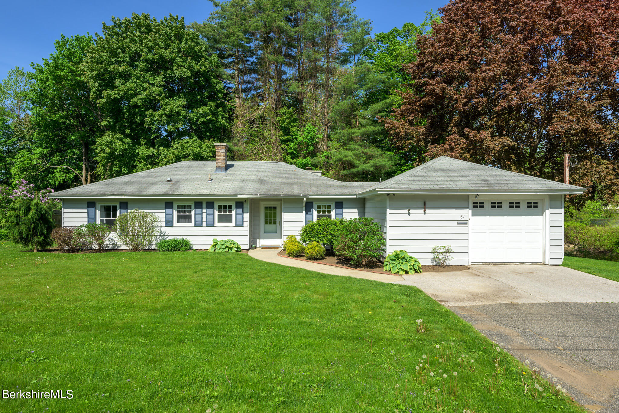 81 Riverview Dr