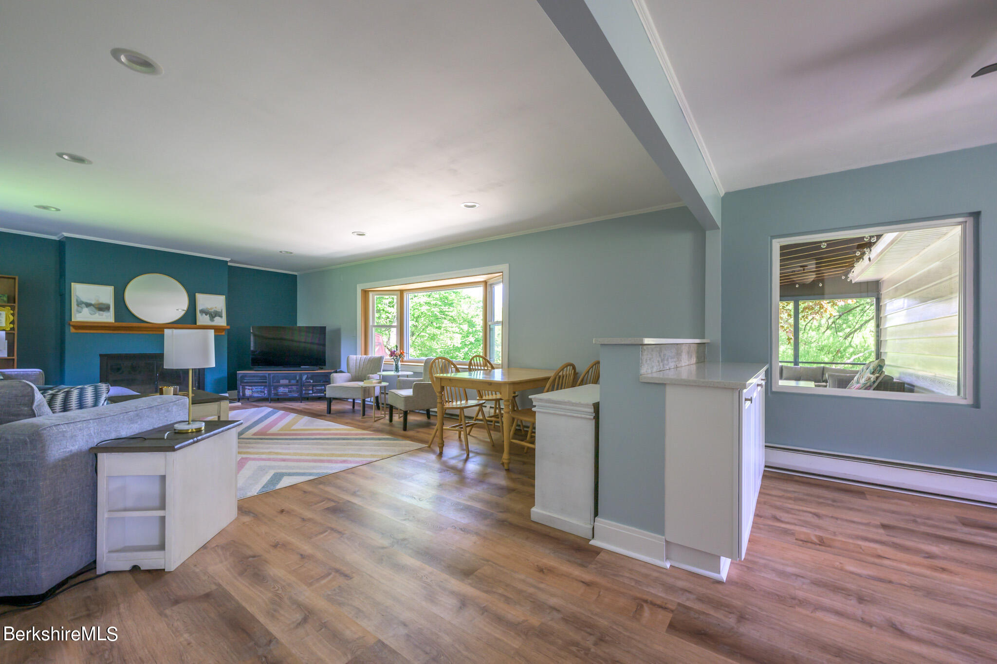 81 Riverview Dr
