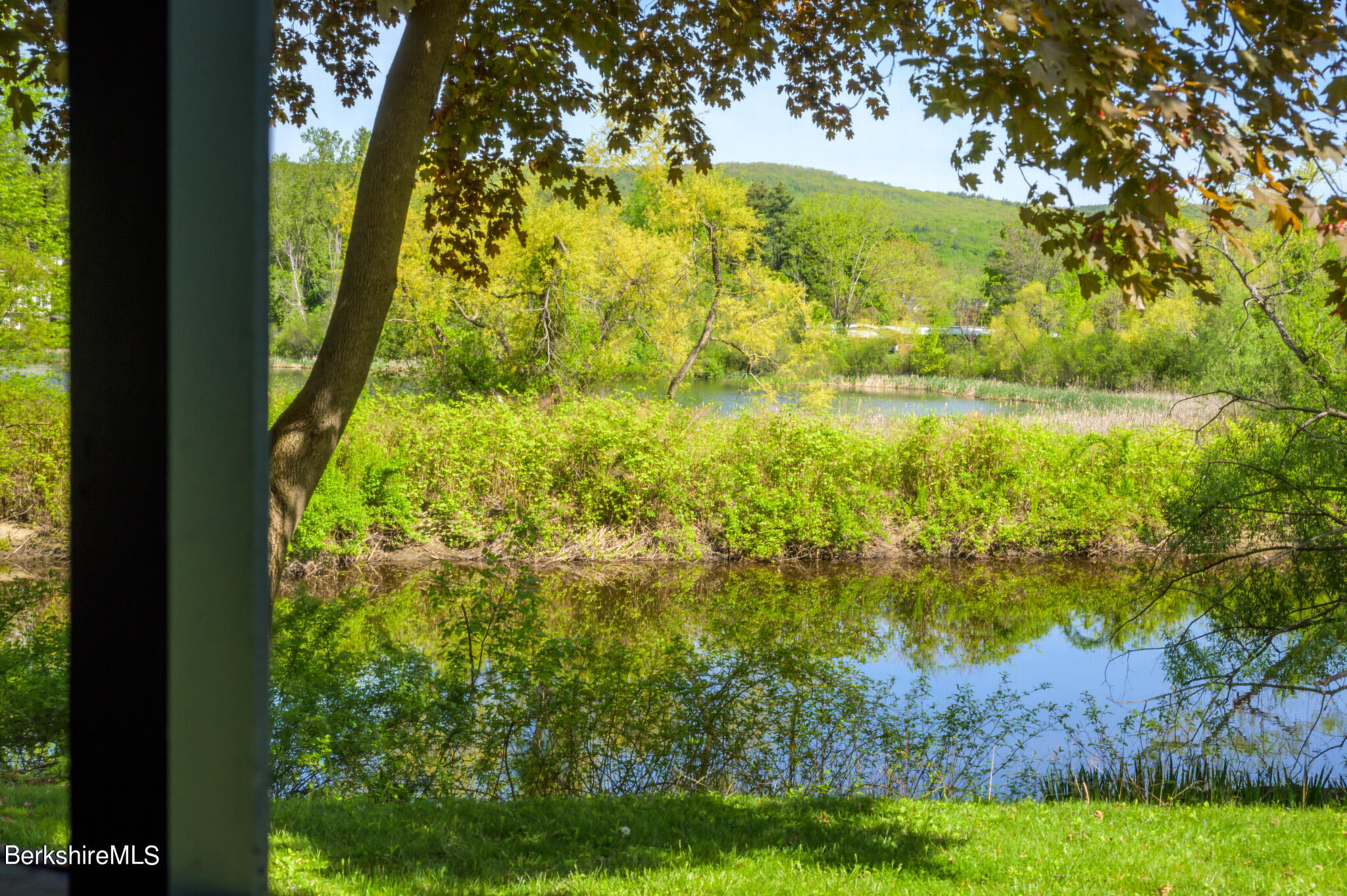 81 Riverview Dr