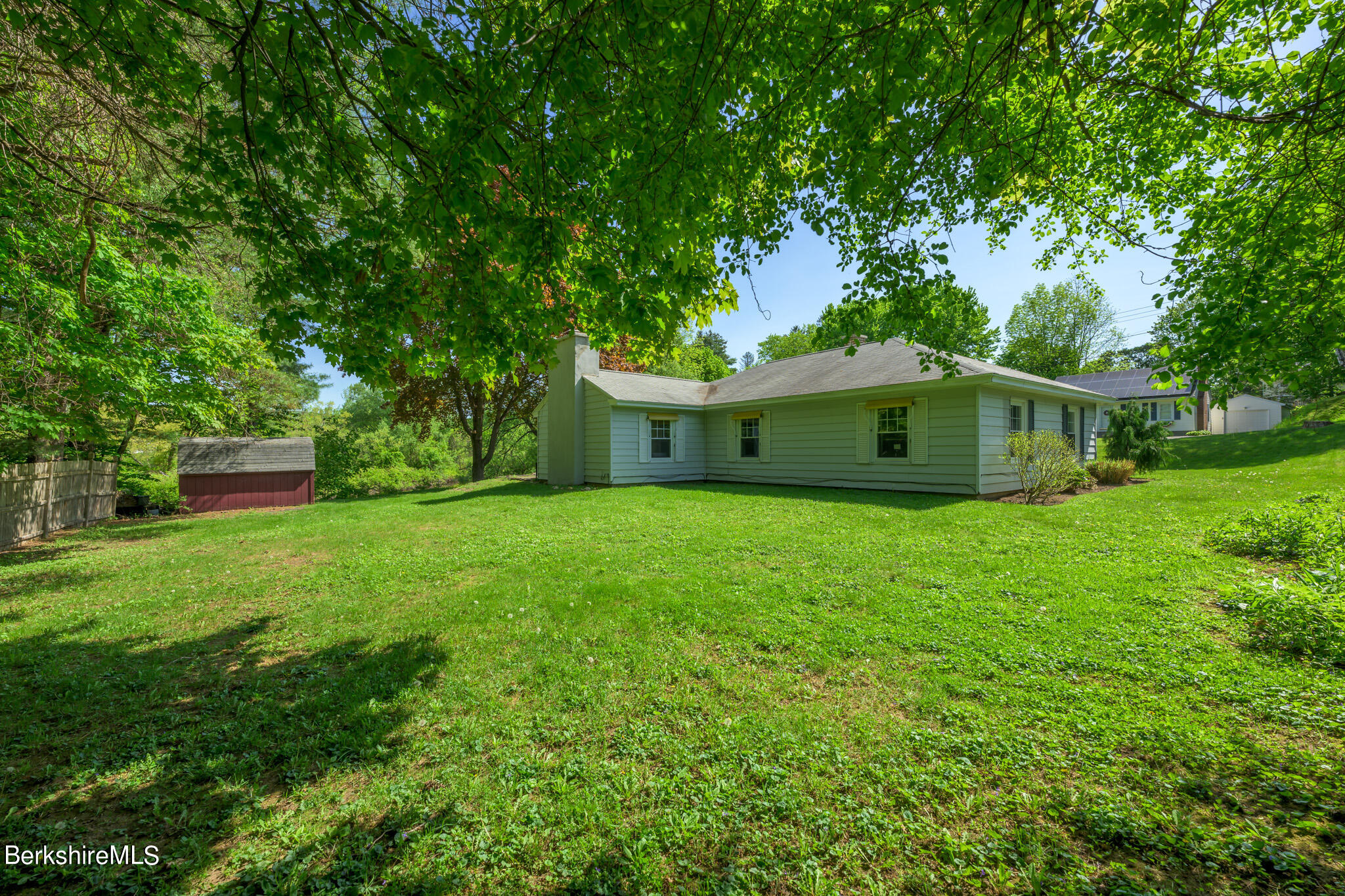 81 Riverview Dr