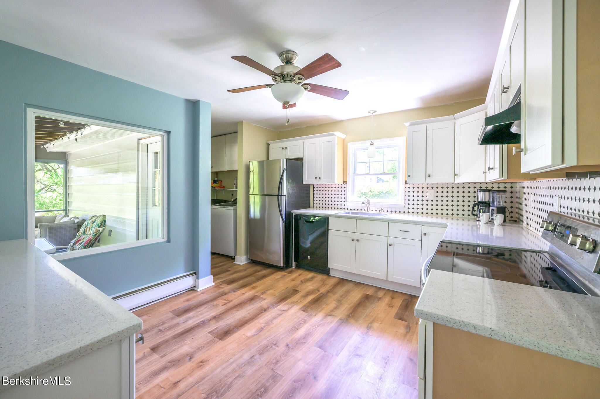 81 Riverview Dr