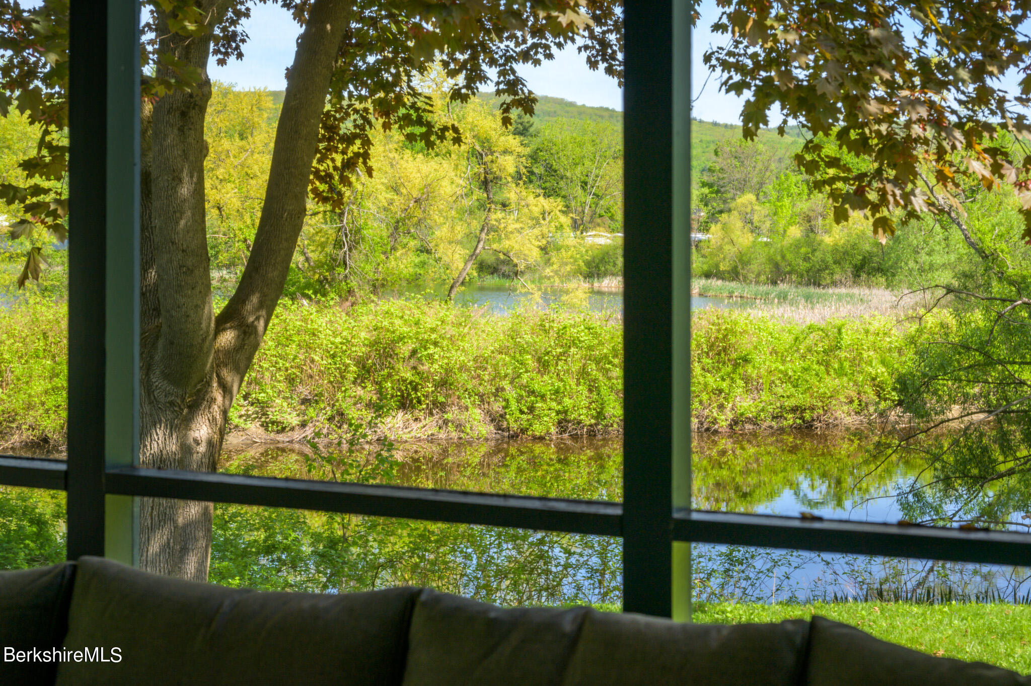 81 Riverview Dr