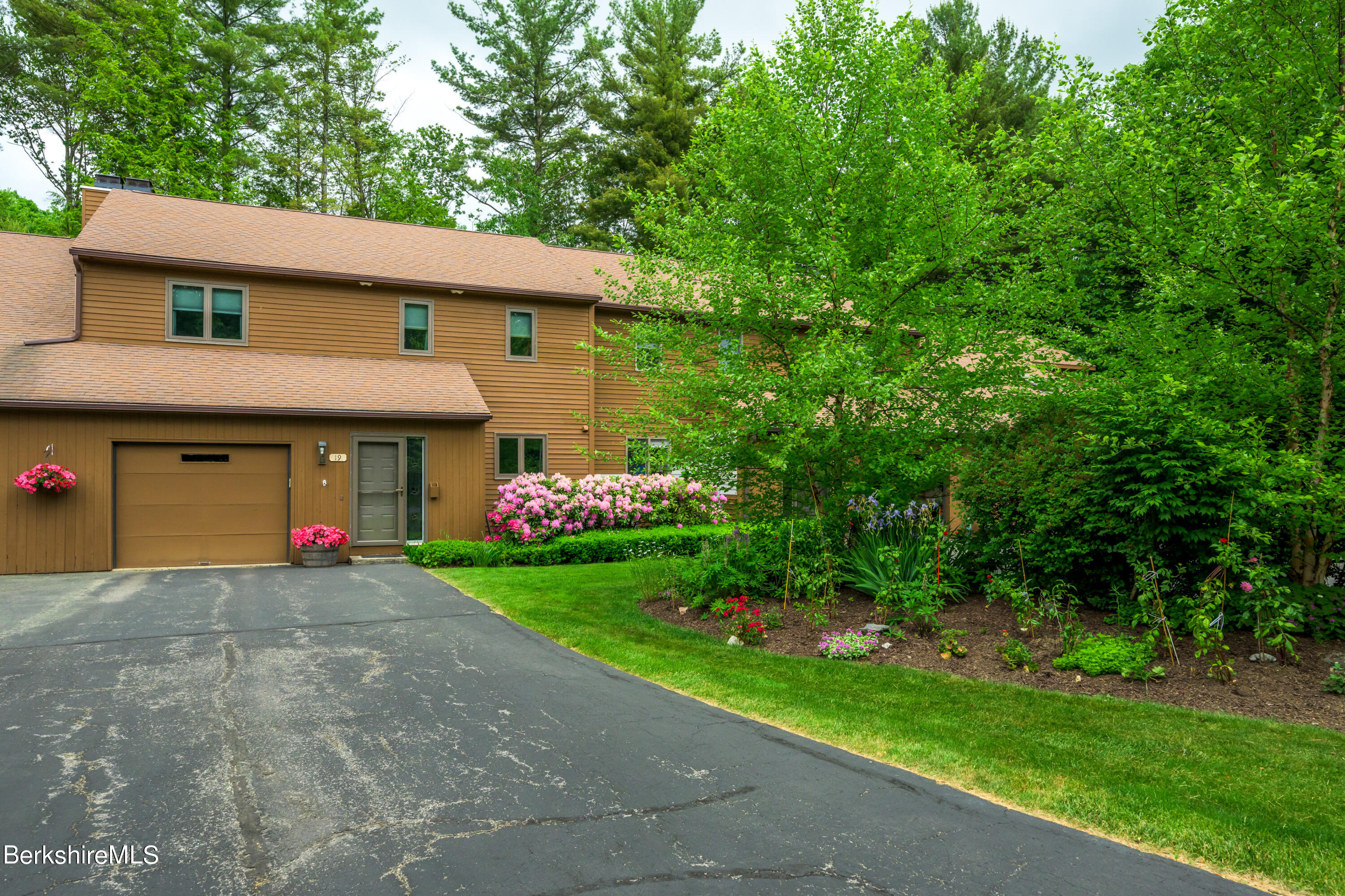 19 Cynthia Ln
