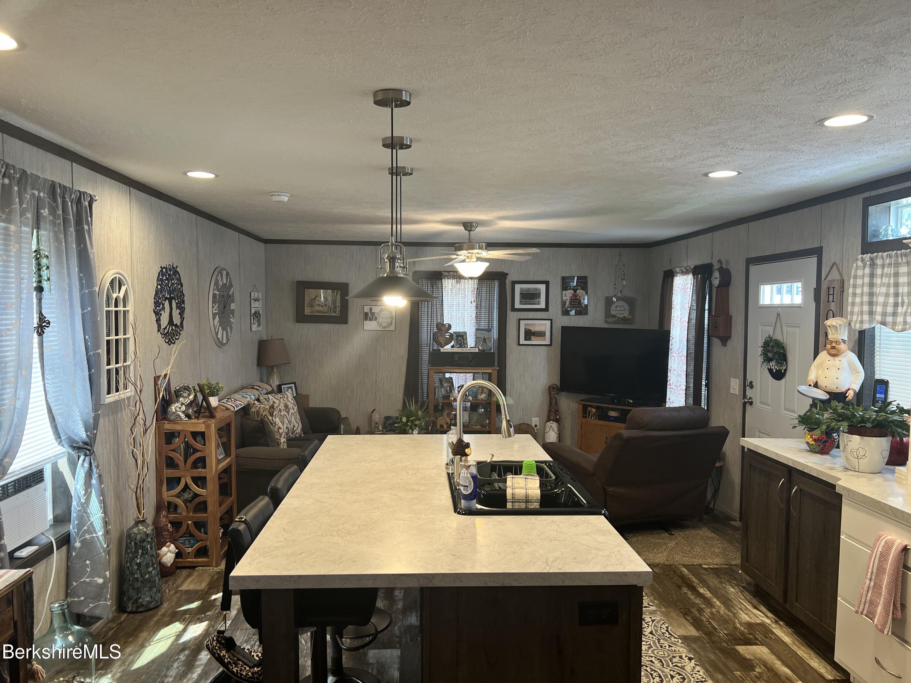 245 Cheshire Rd, 16