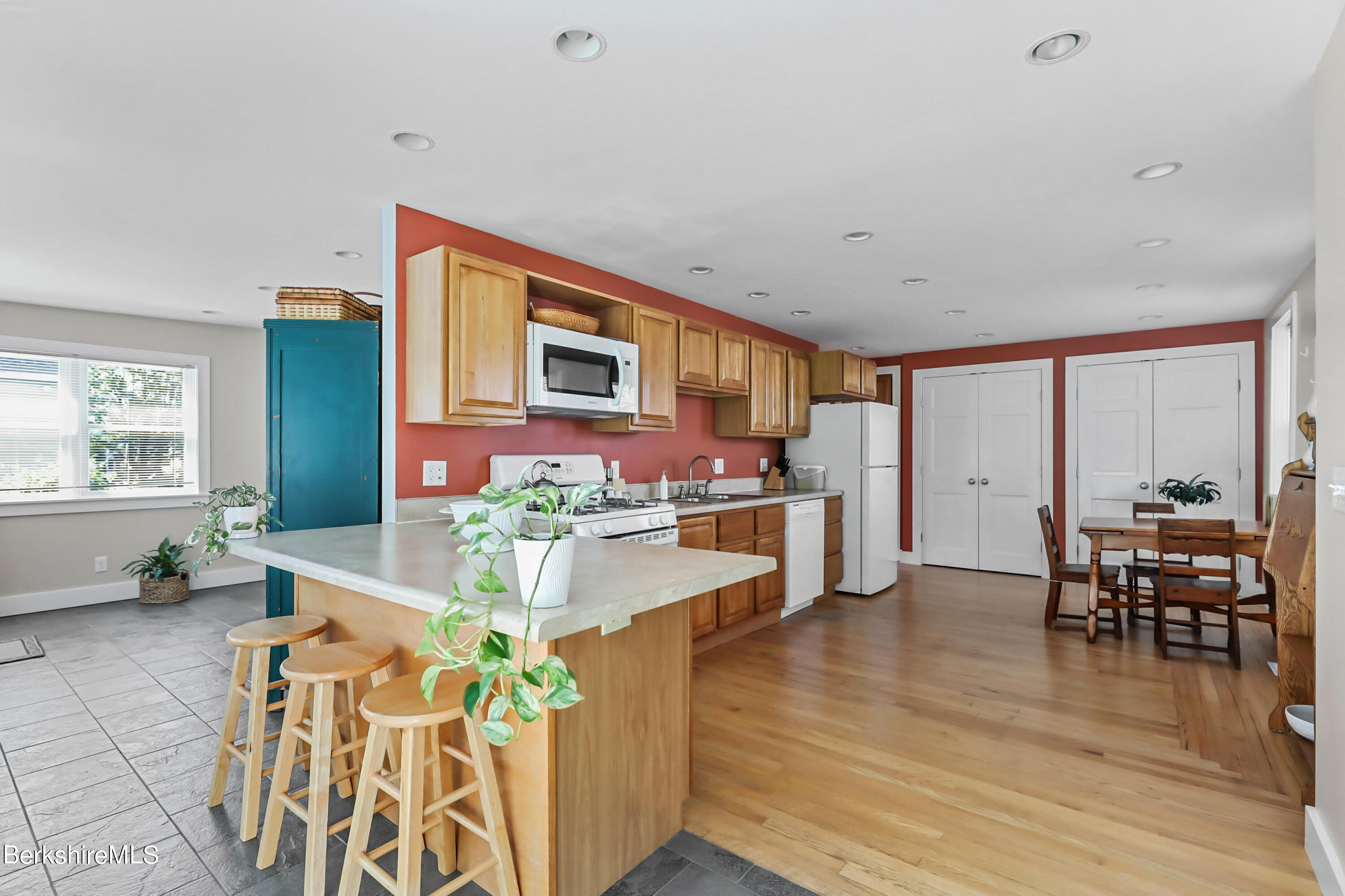 170 High St