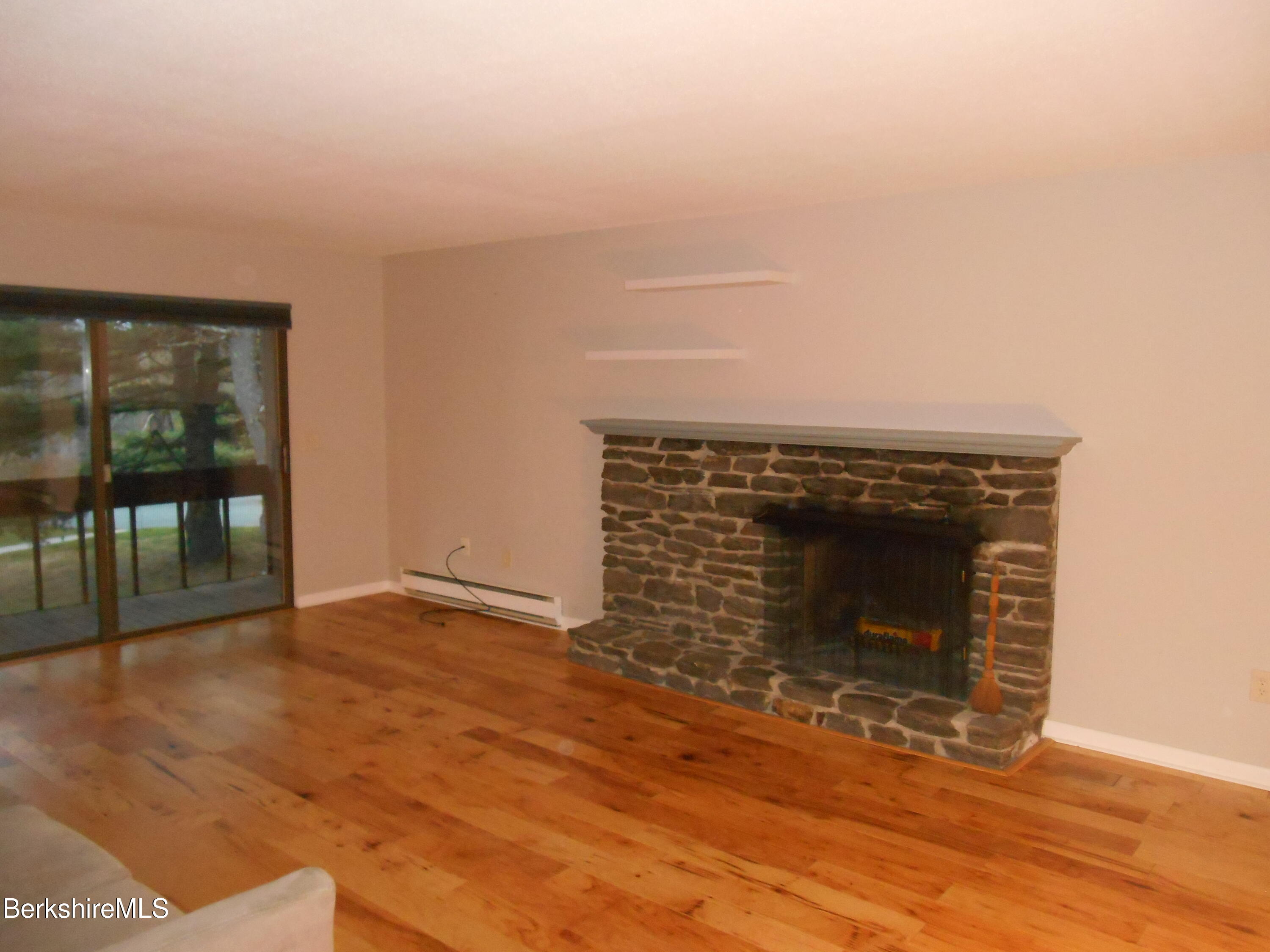 40 Churchill Crest Crest
