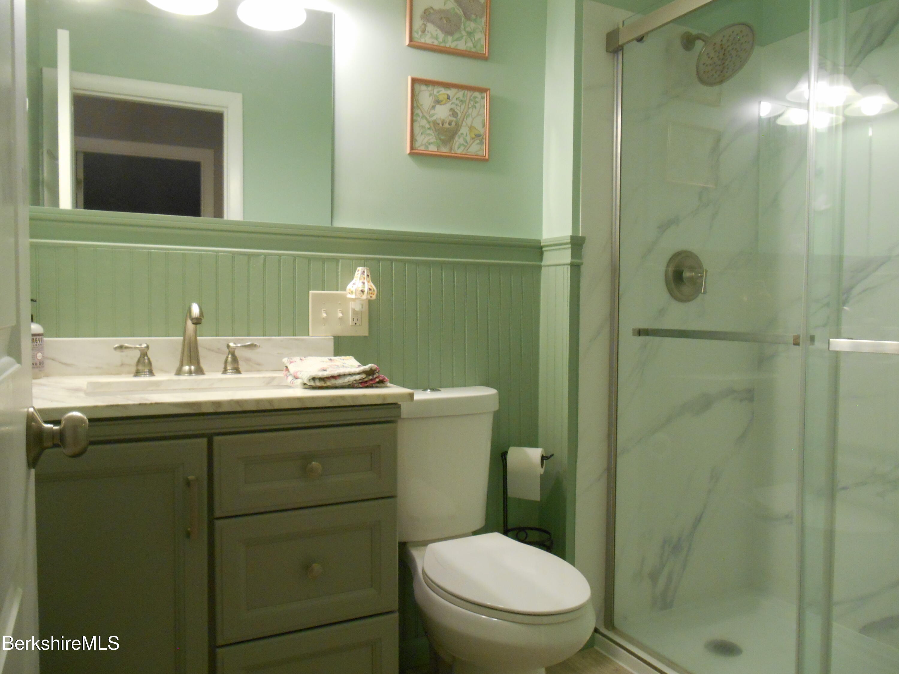 40 Churchill Crest Crest