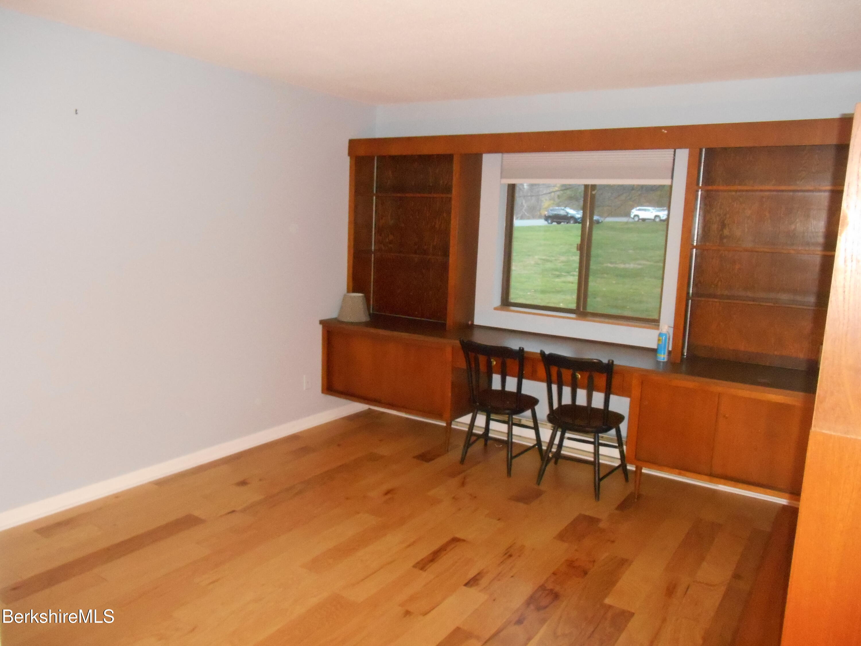 40 Churchill Crest Crest